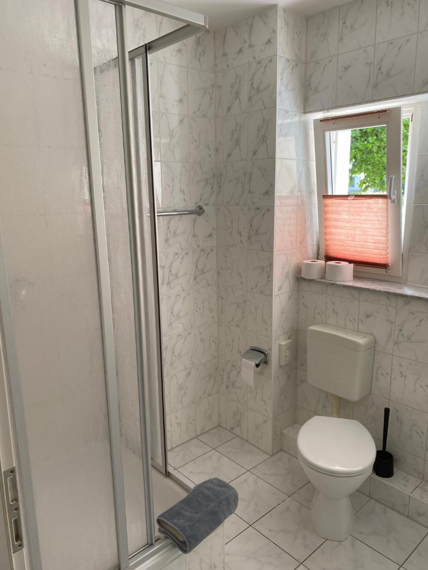 Deluxe Double Room Shower