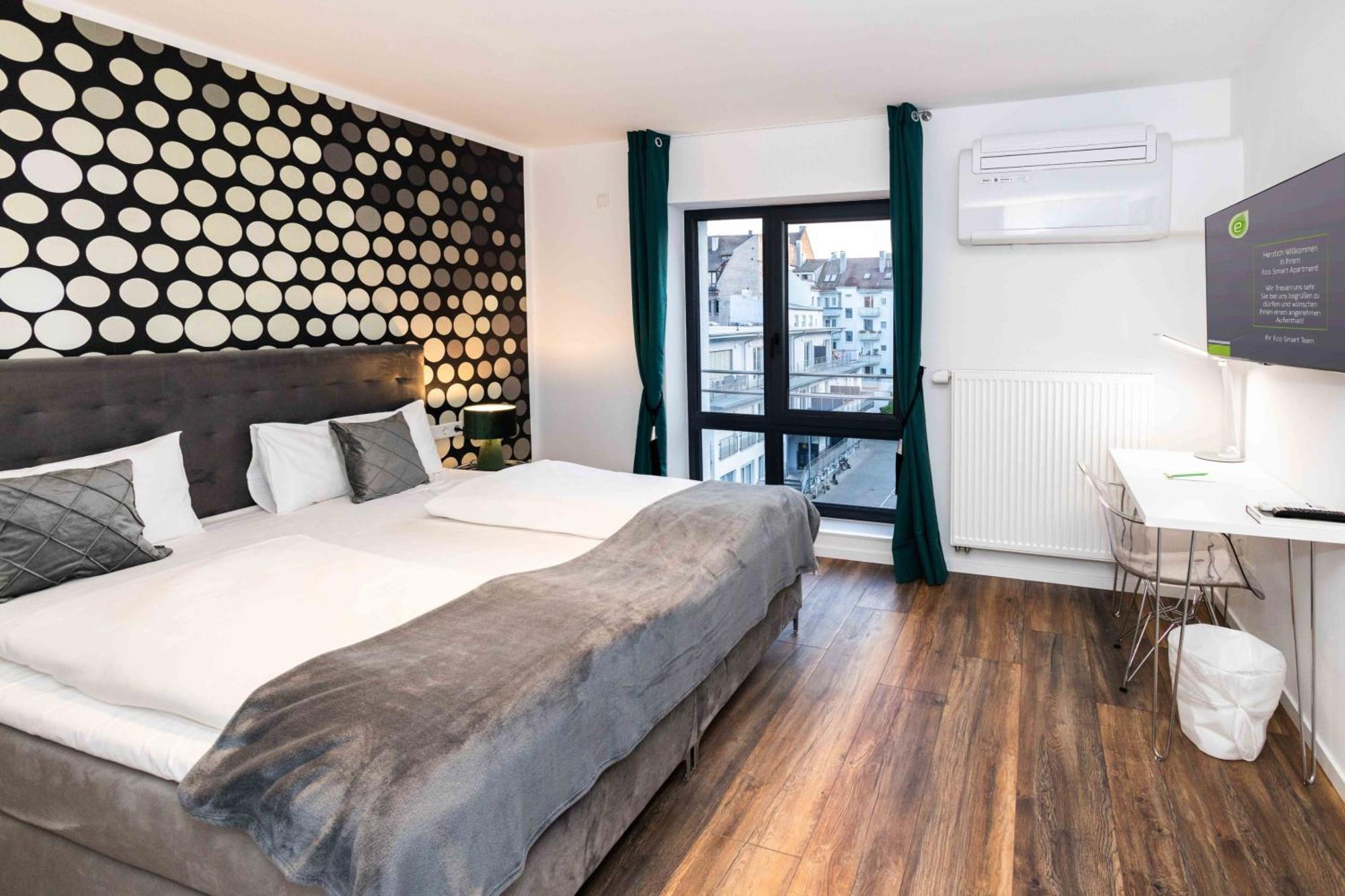 Deluxe One-Bedroom Apartment Balcony