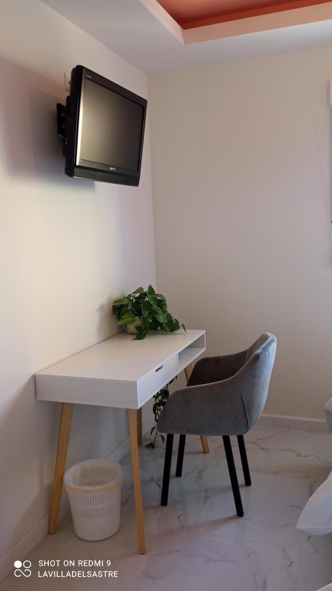 Twin Room,1594003400:JPEG