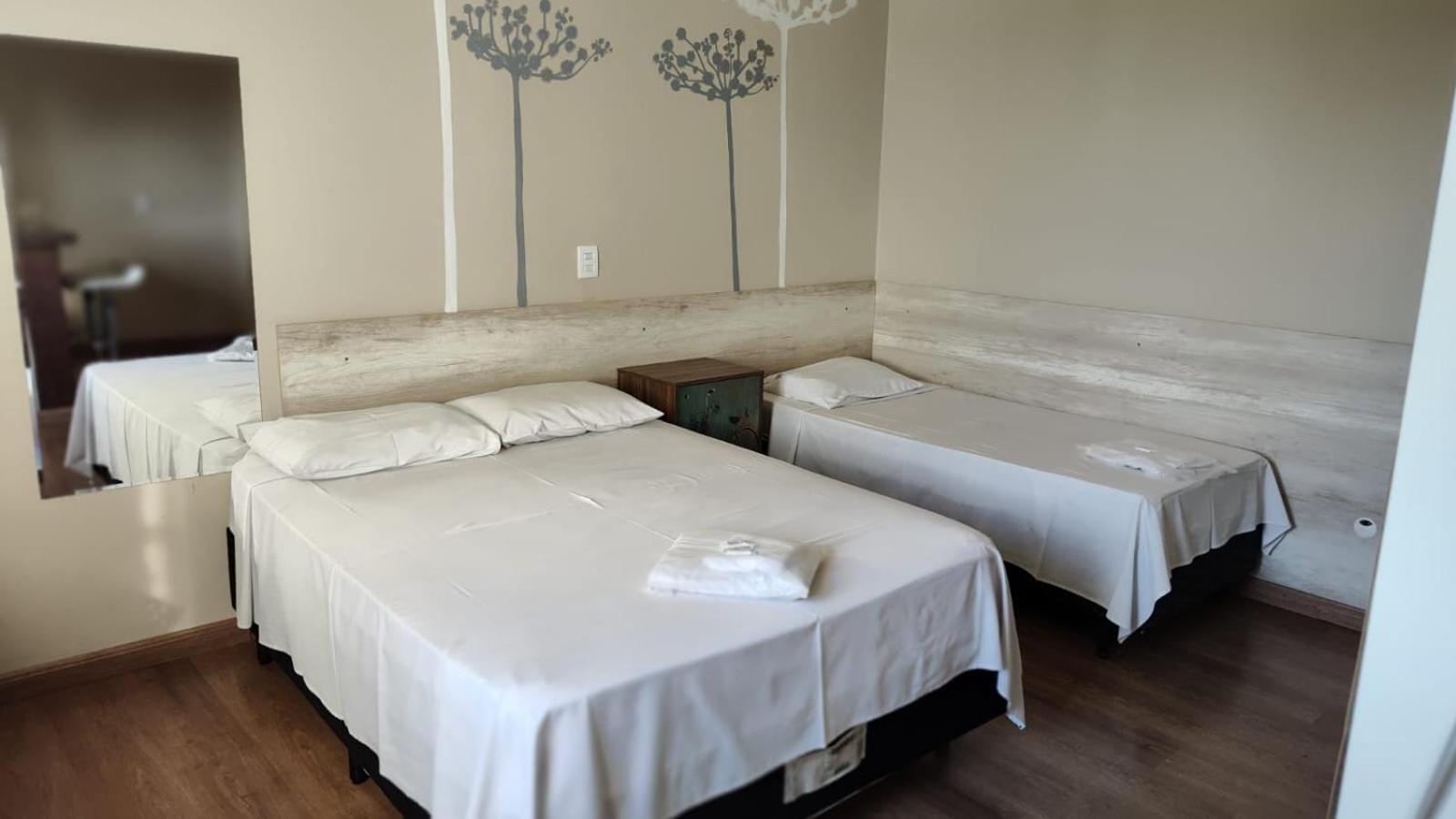 Quarto com Cama de Casal ou 2 de Solteiro