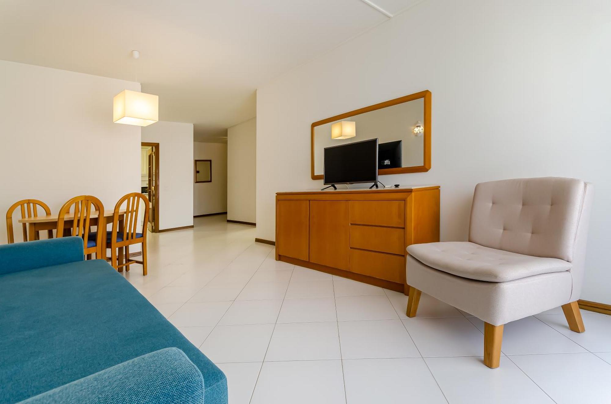 One-Bedroom Apartment Side Sea View