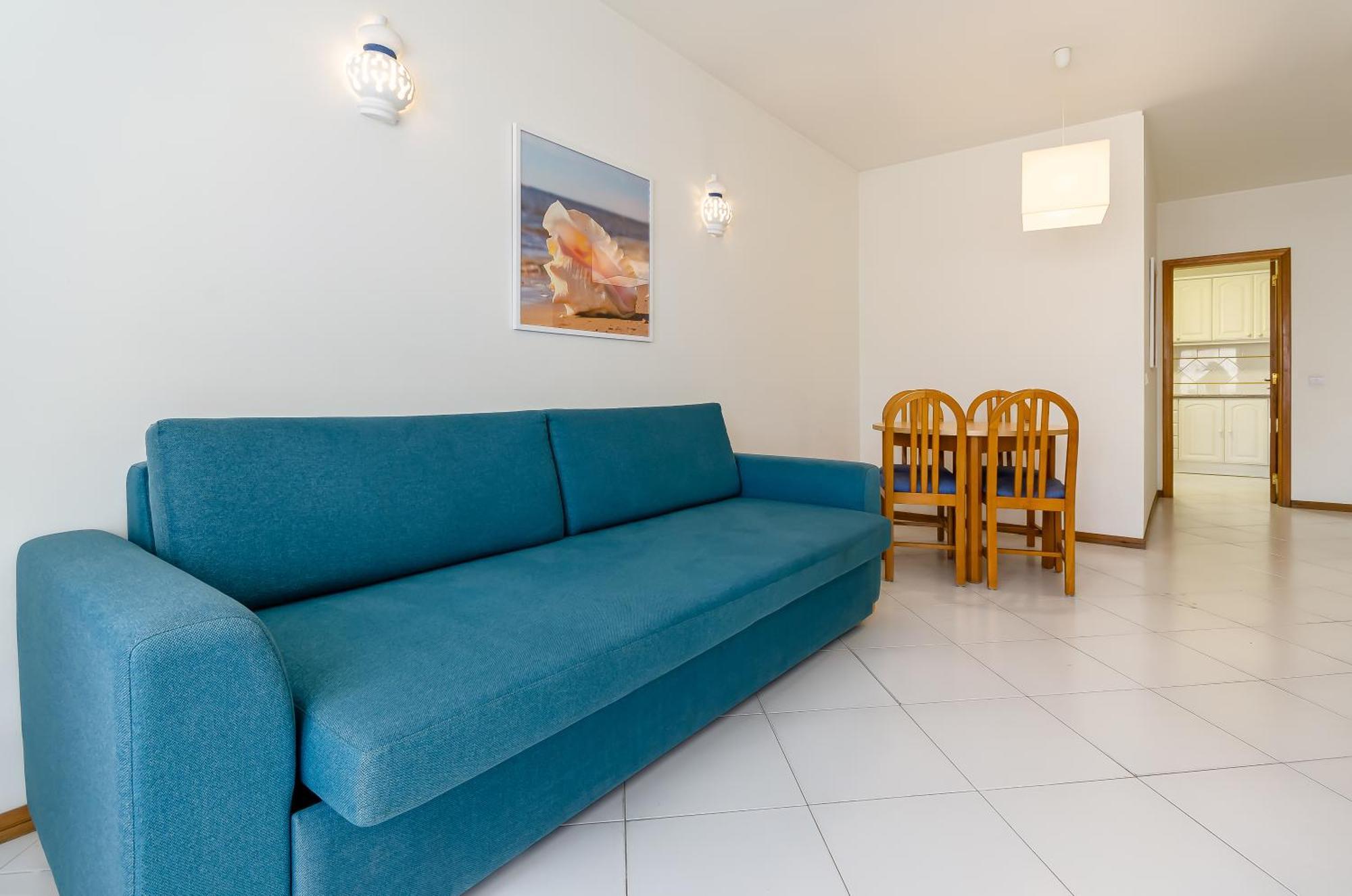 One-Bedroom Apartment Side Sea View