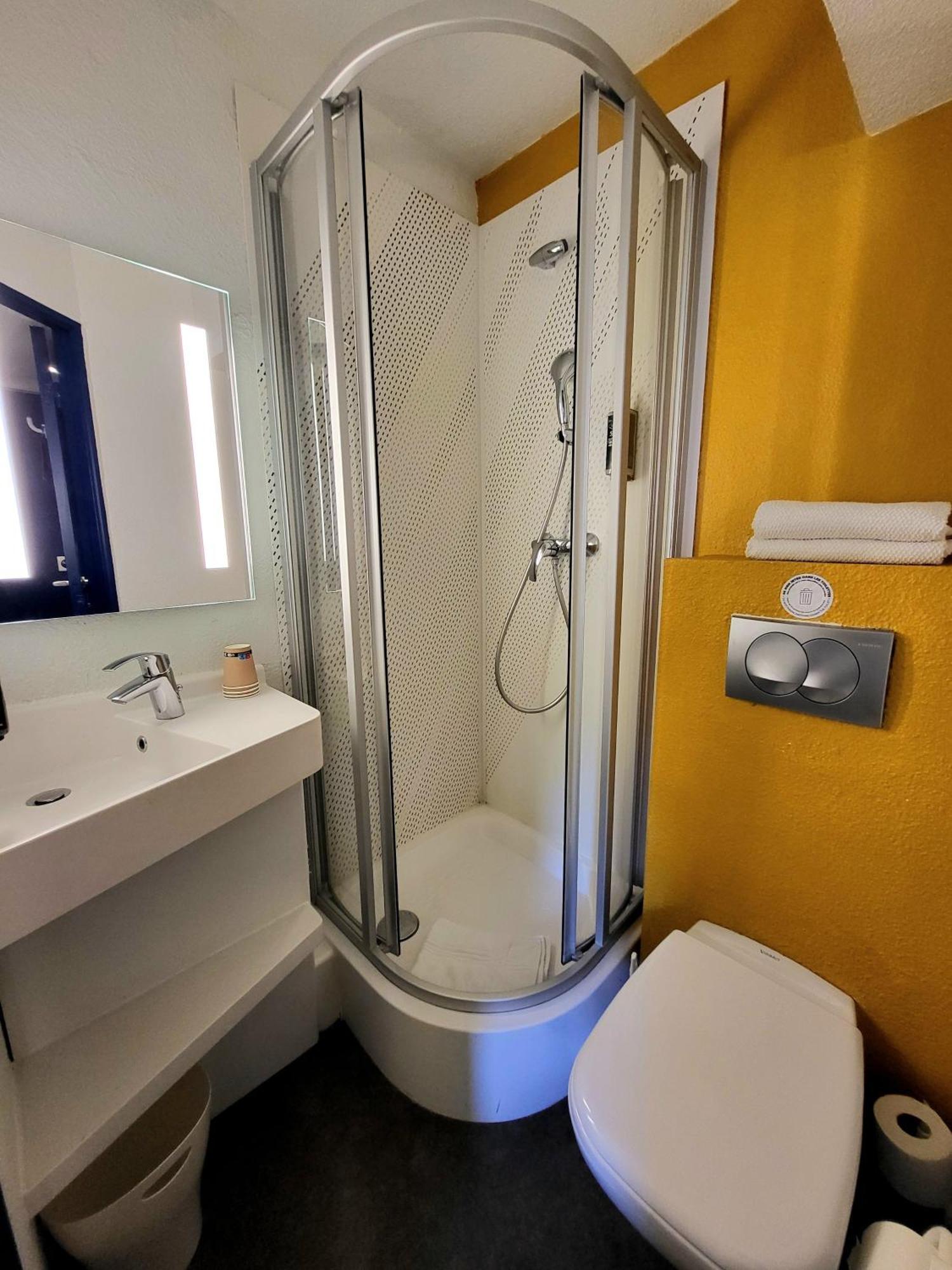 Triple Room Three Single Beds