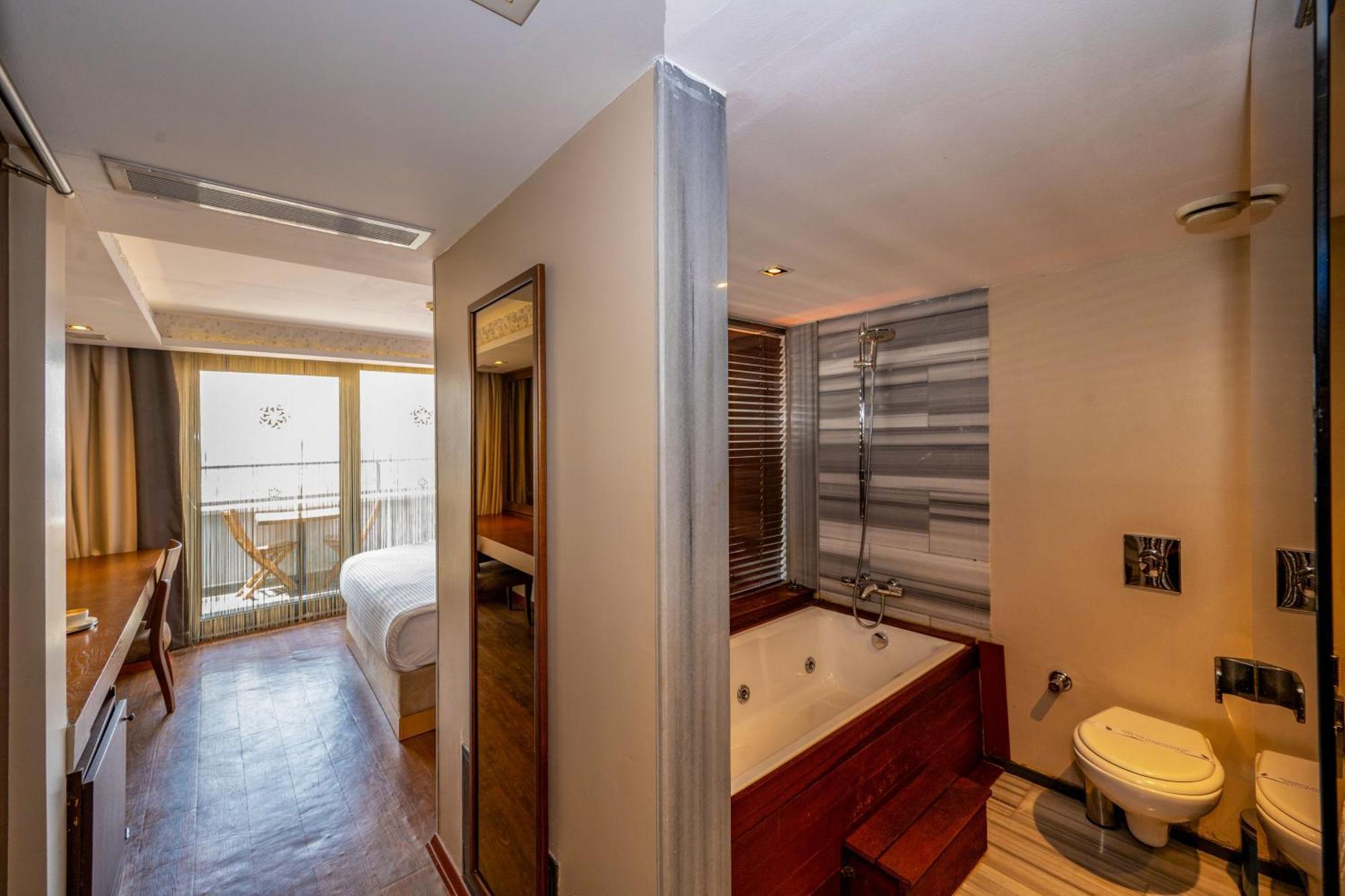 Executive Double Room Bath Balcony