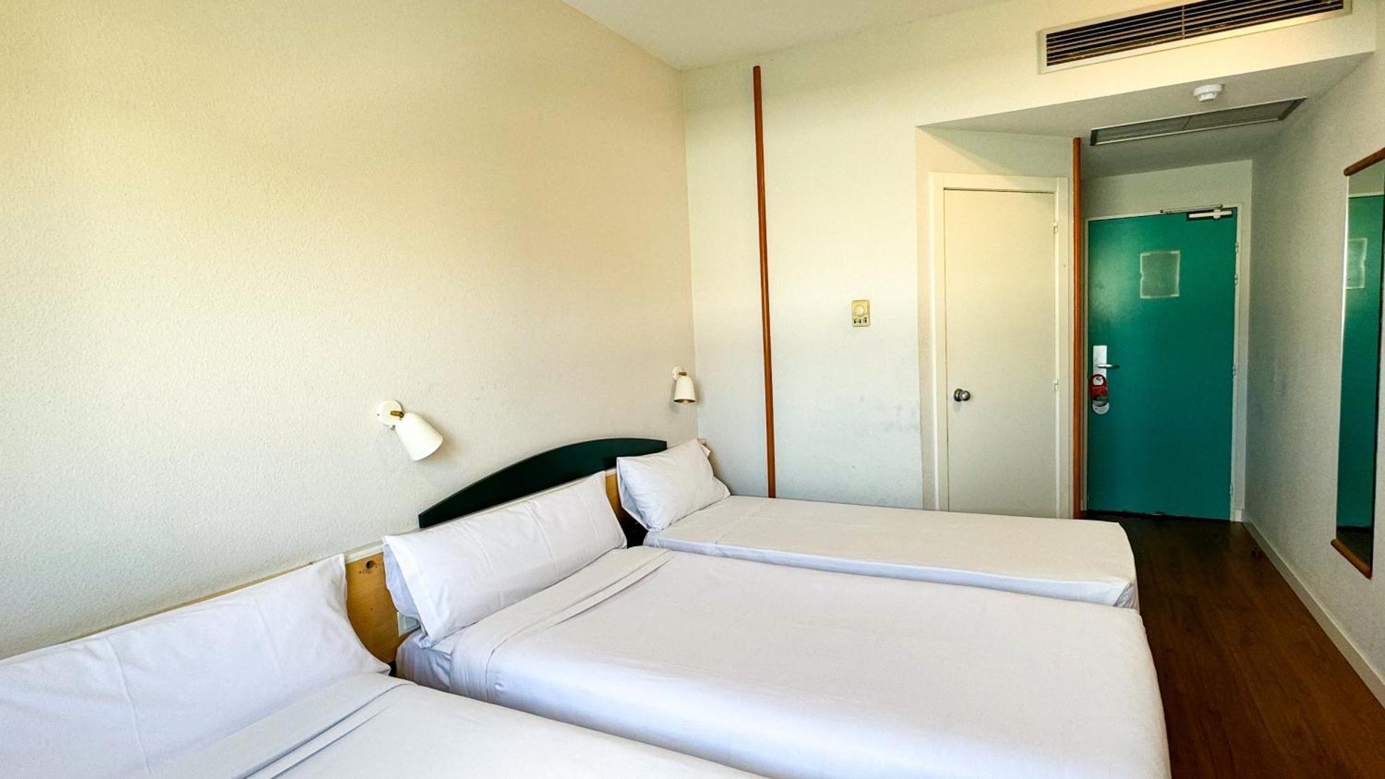 Triple Room,1594682394:JPEG