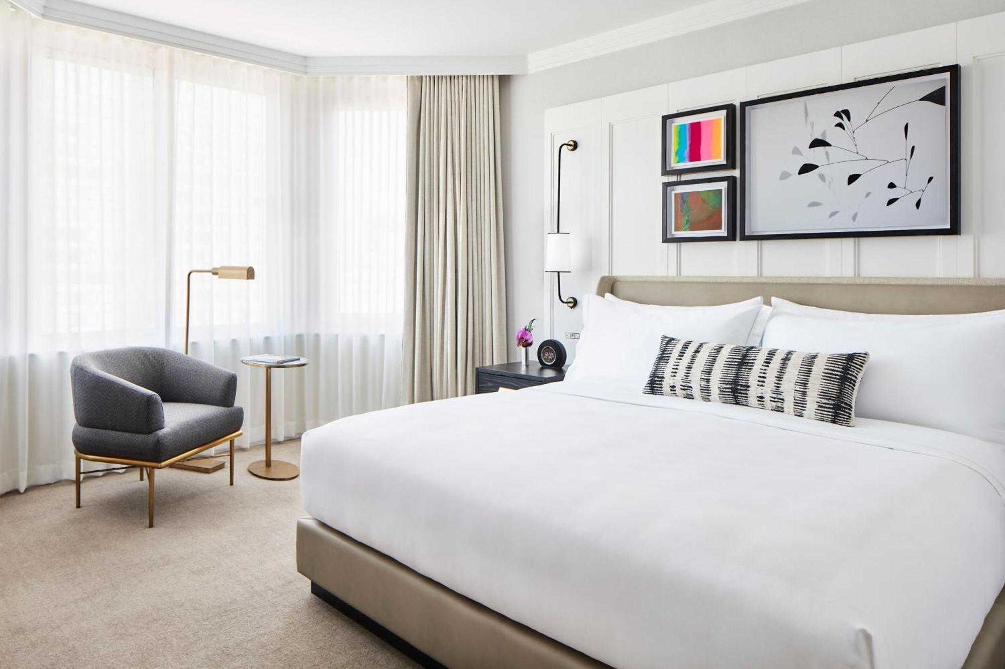 Deluxe King Room City View