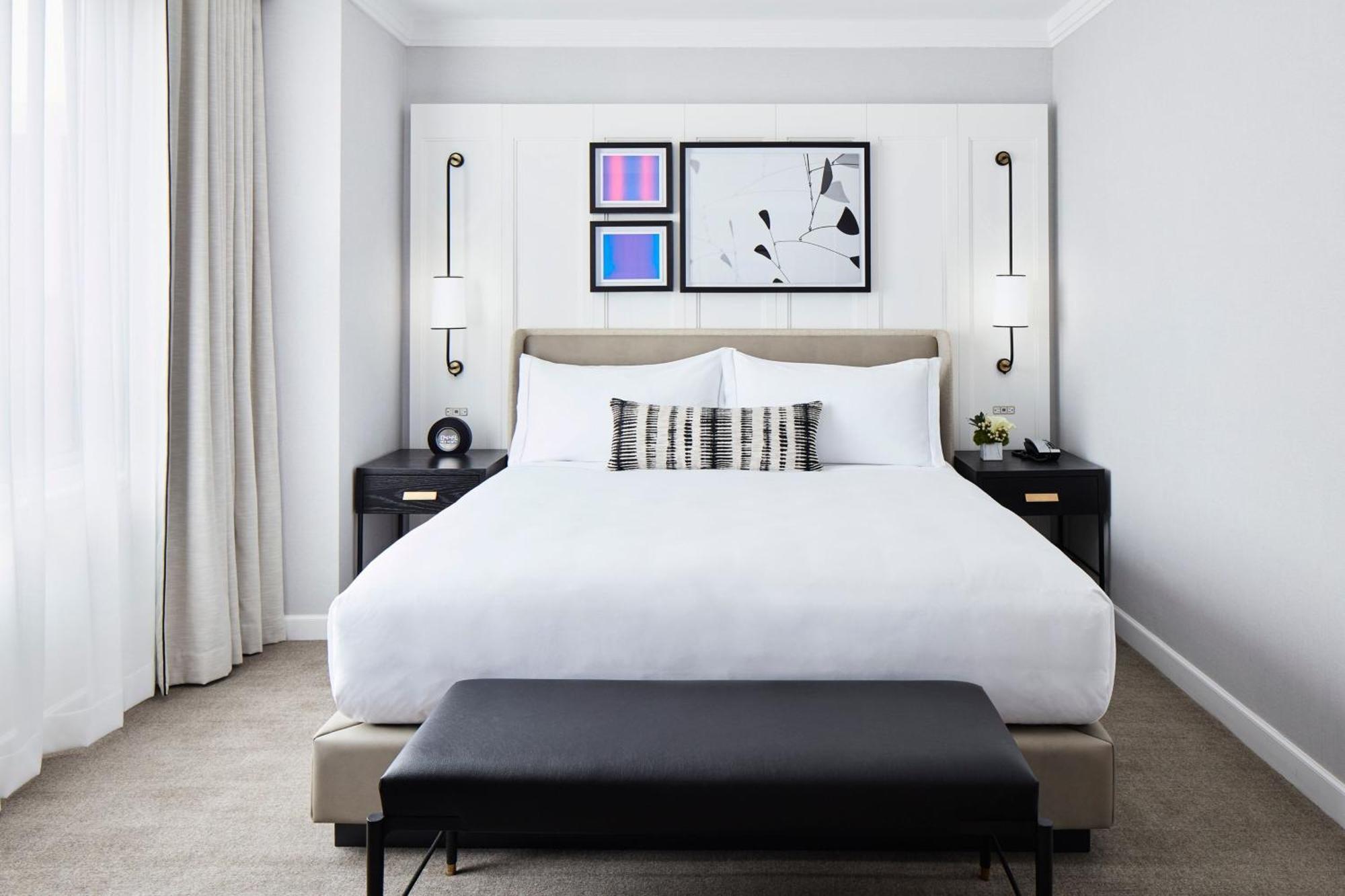 Deluxe King Room City View