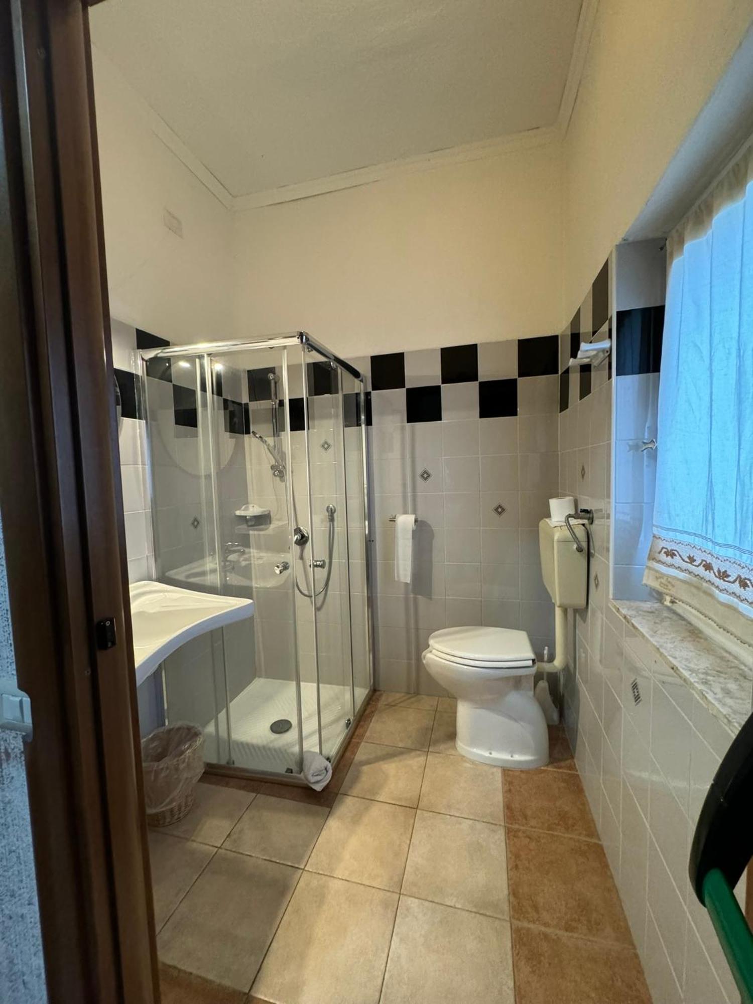 Camera Familiare con Bagno Privato