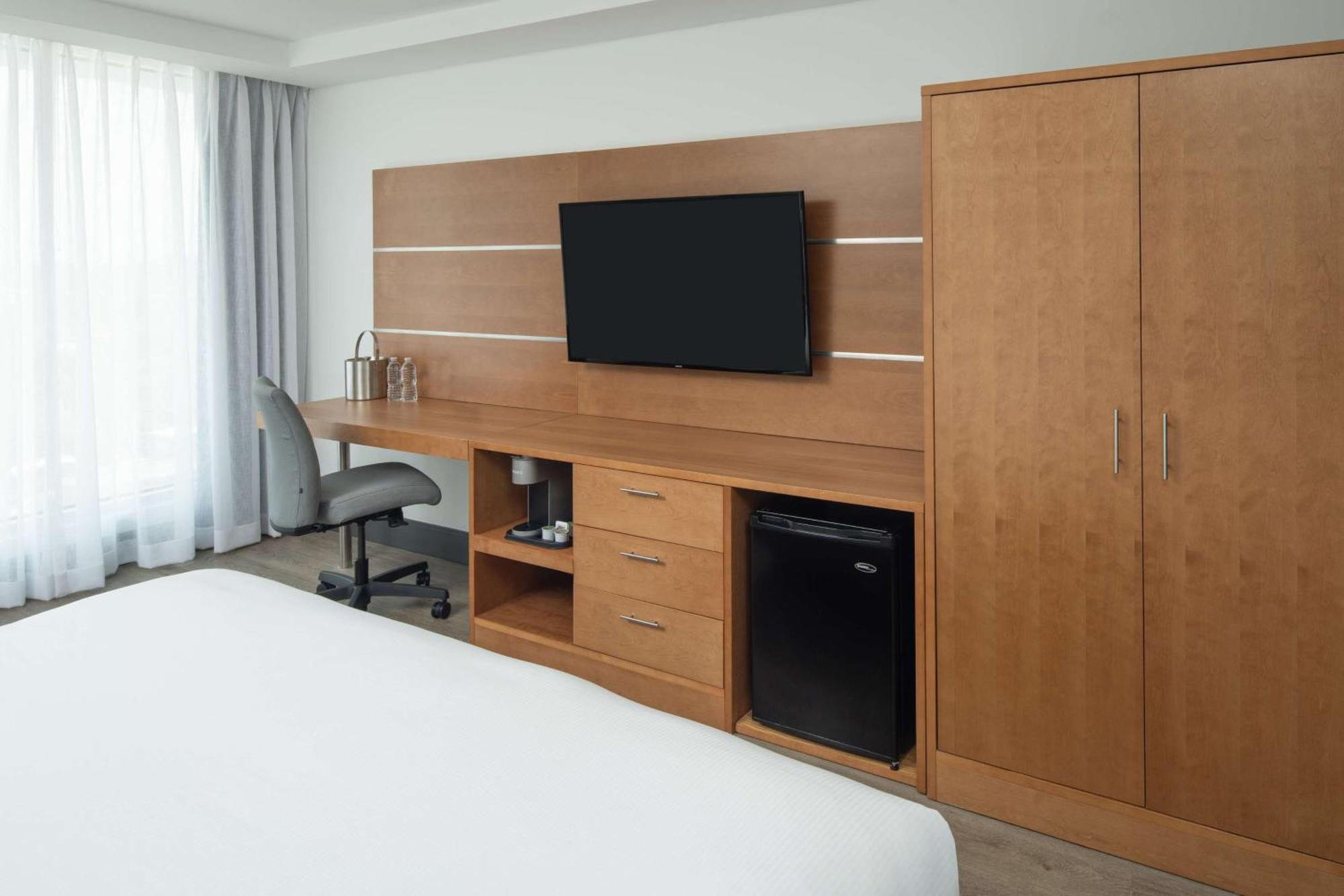 Deluxe King Room,1594780423:JPEG