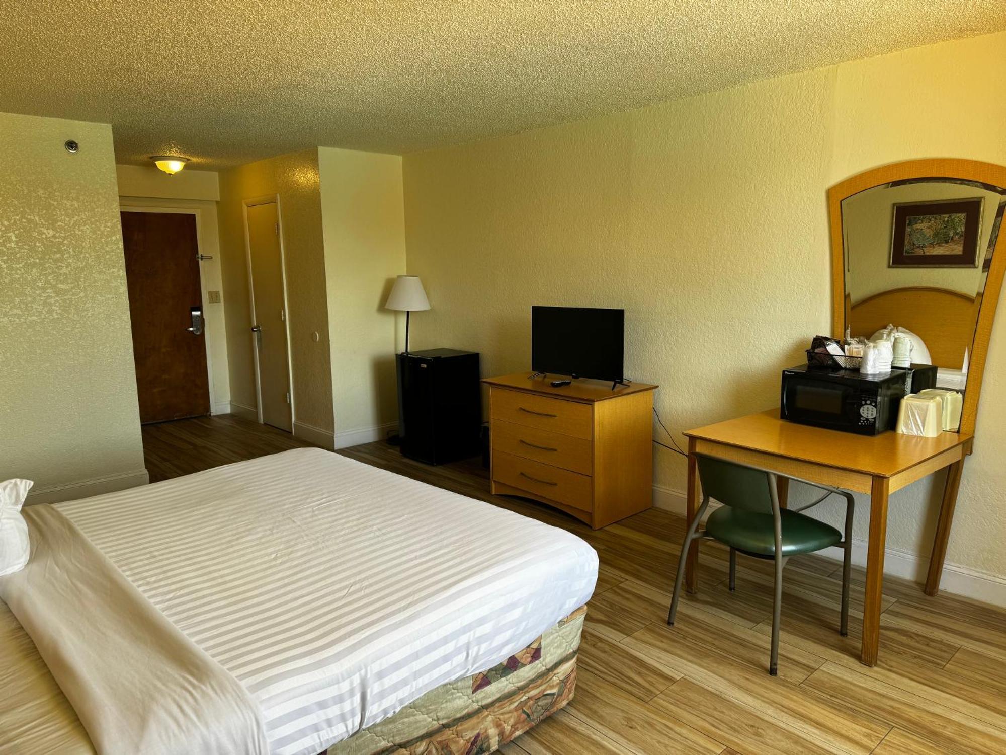 King Room,1595396819:JPEG