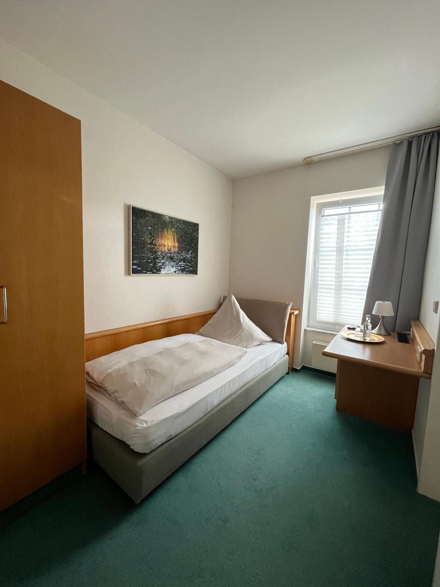 Small Single Room,1551271042:JPEG