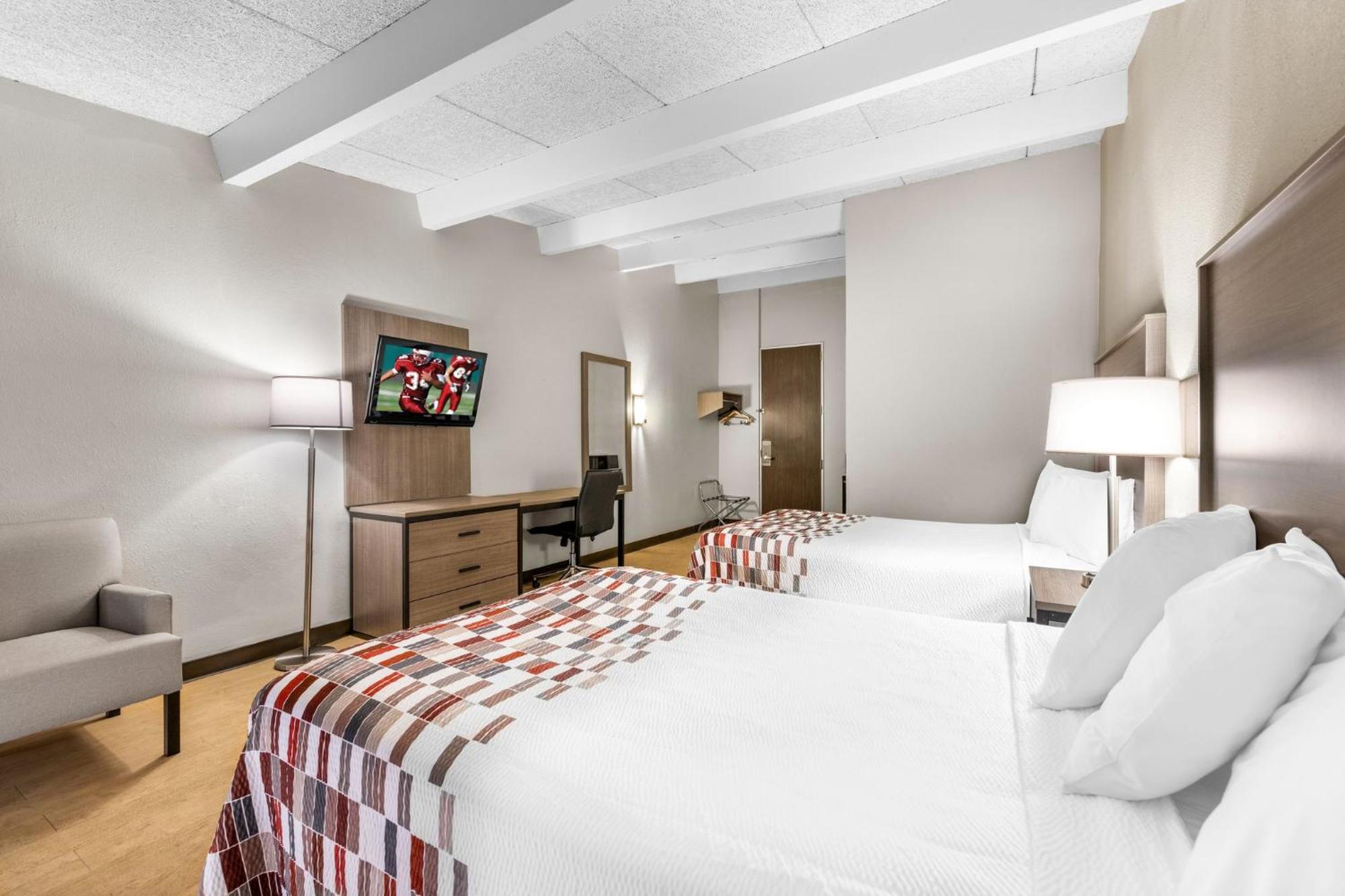 Deluxe Room Two Queen Beds One Double Bed Third Floor Non-Smoking,1595404359:JPEG