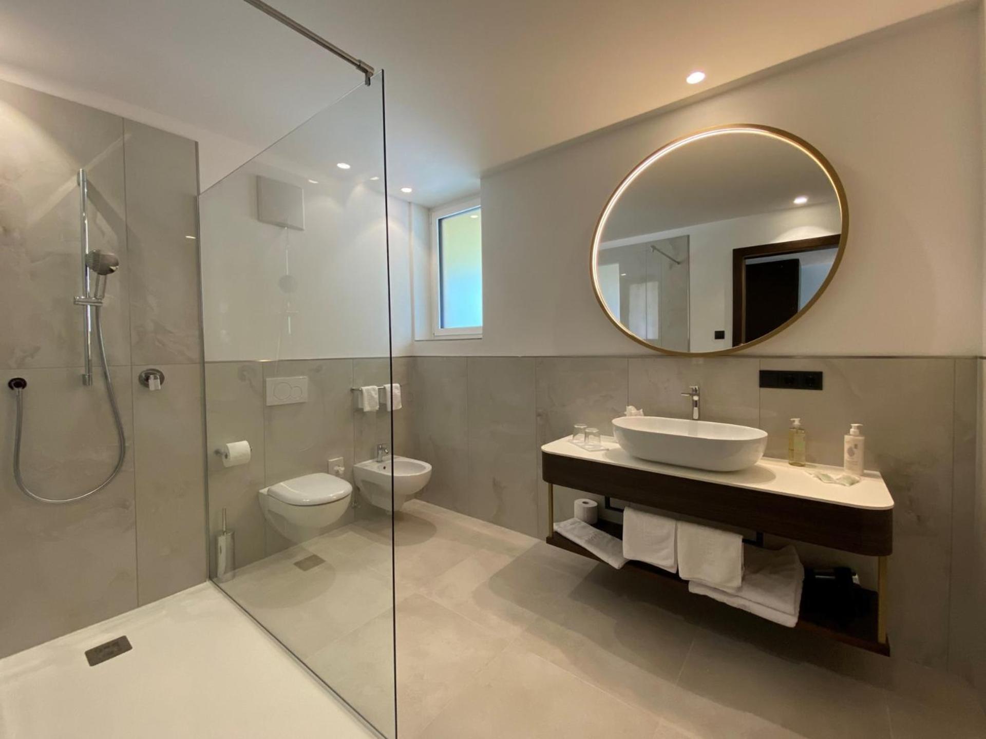 King Room Spa Bath