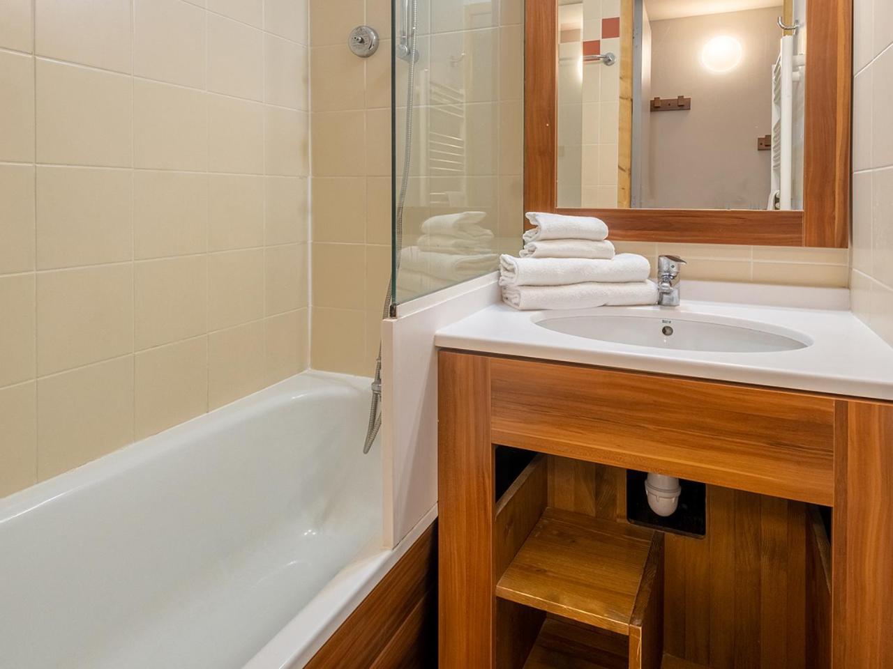 One-Bedroom Apartment,1595406414:JPEG