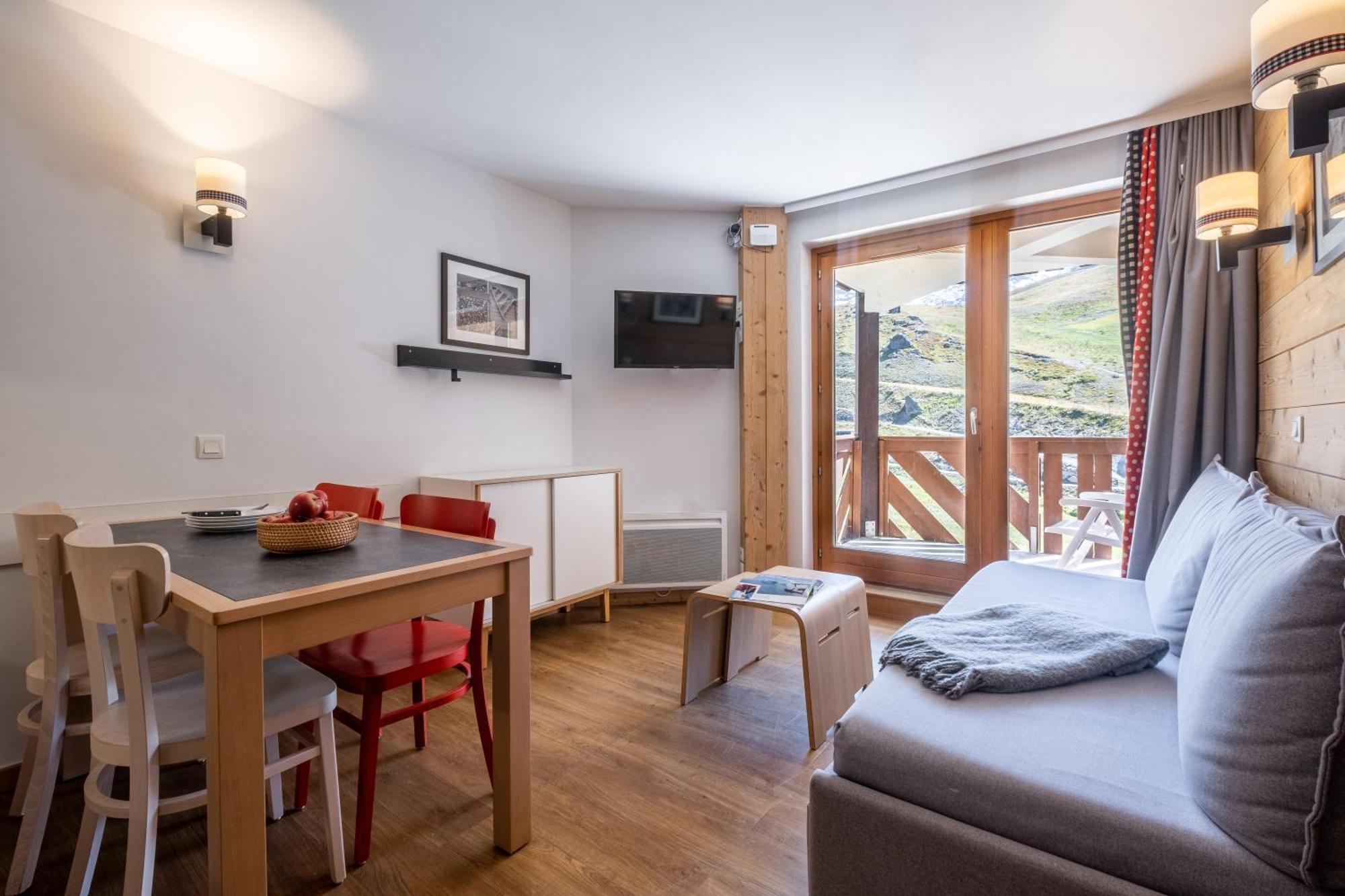One-Bedroom Apartment,1595406414:JPEG