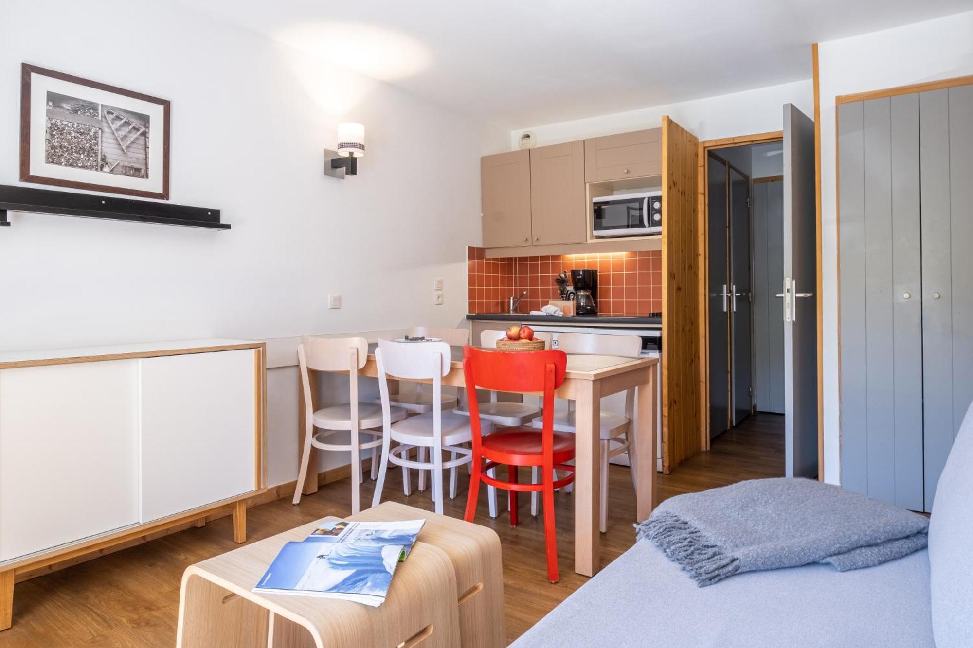 One-Bedroom Apartment Sleeping Alcove