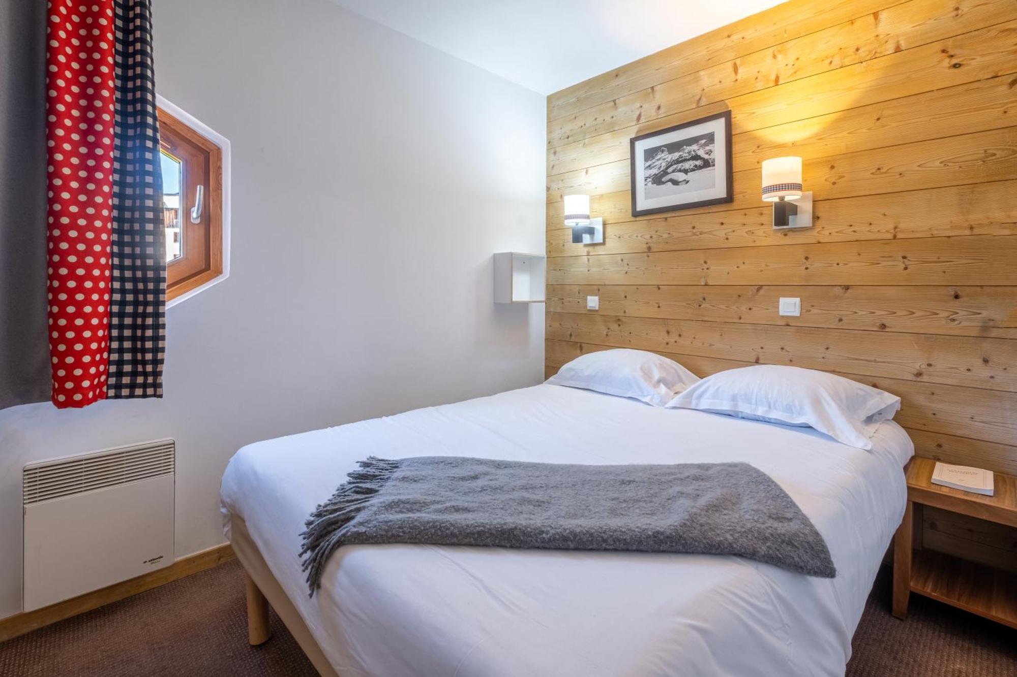One-Bedroom Apartment Sleeping Alcove