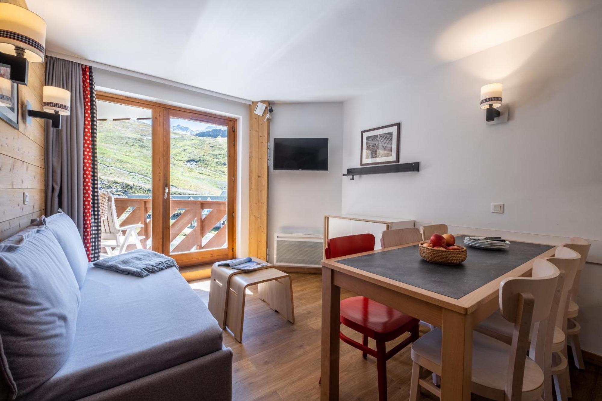 One-Bedroom Apartment Sleeping Alcove