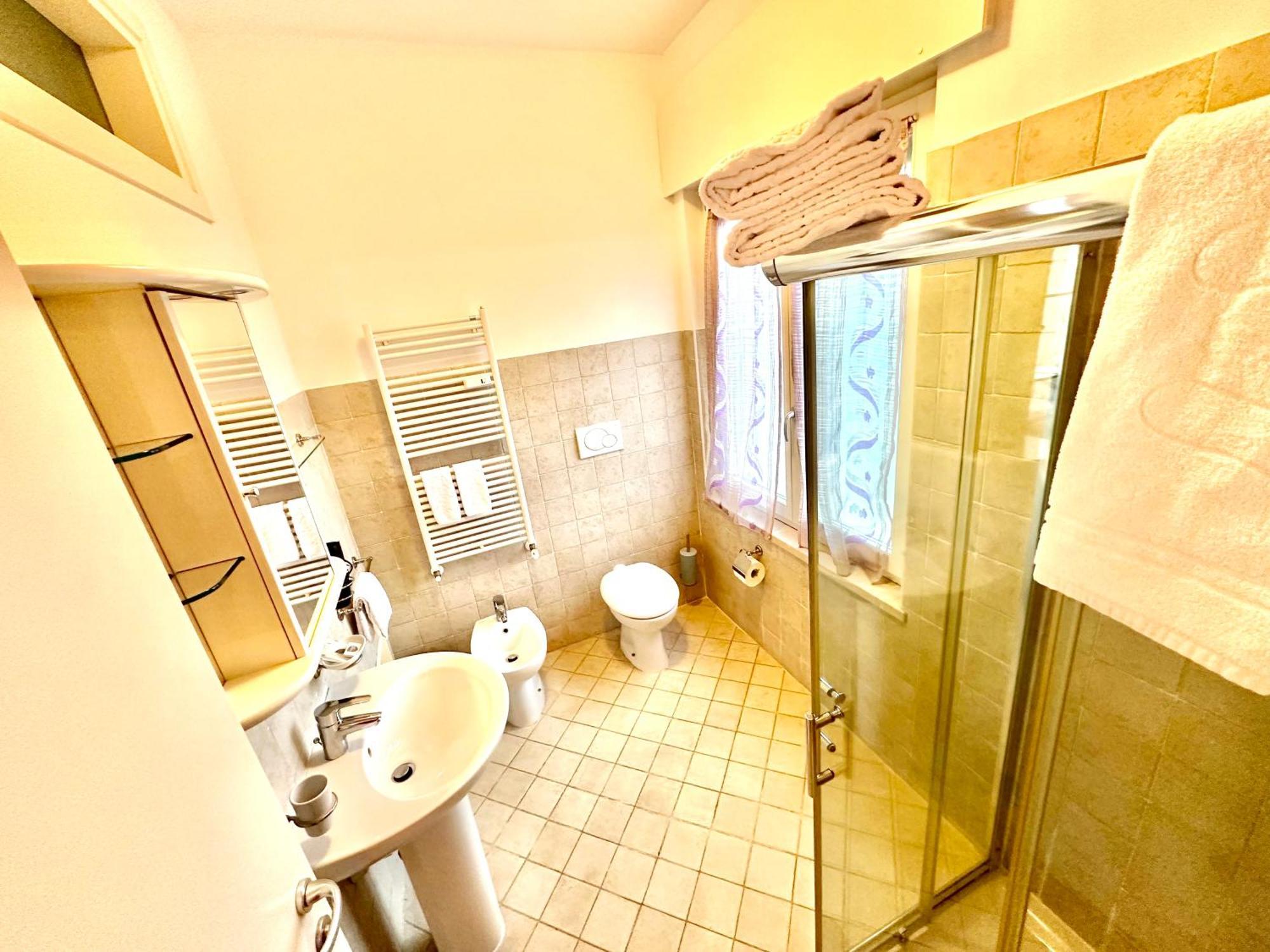 Double Room Private Bathroom