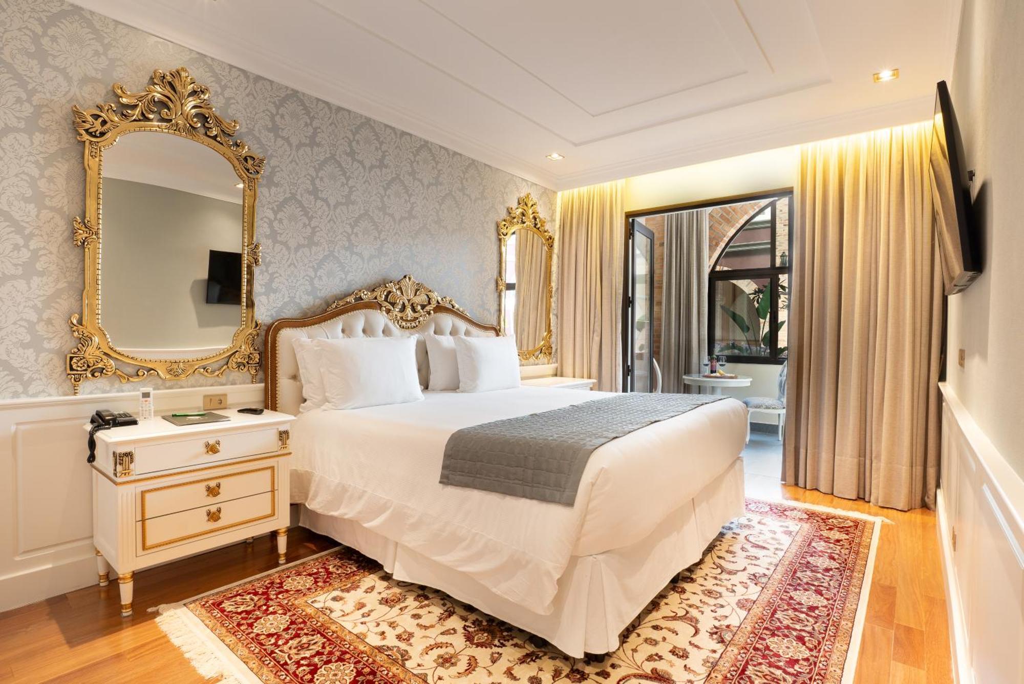 King Suite Spa Bath