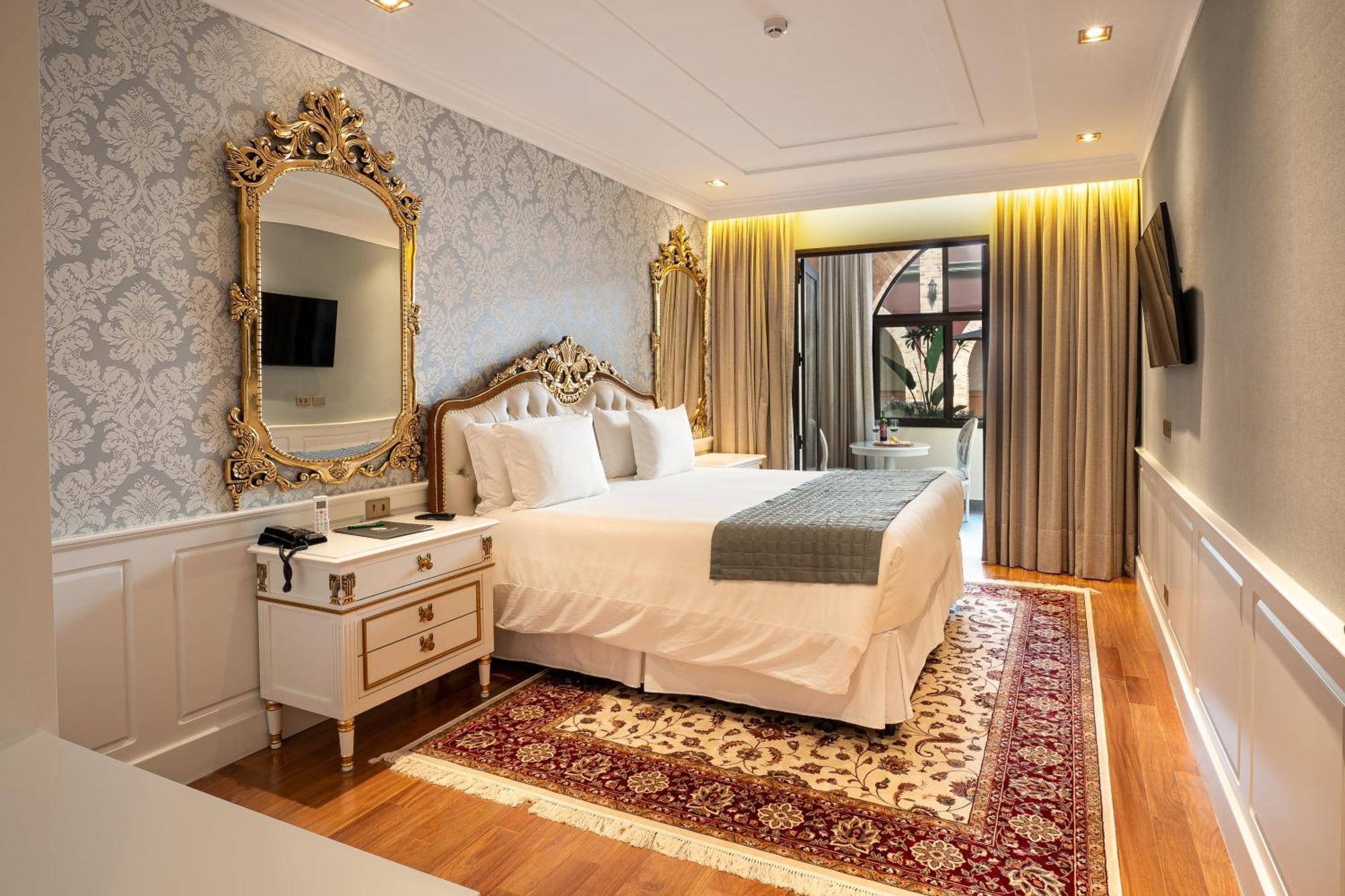 King Suite Spa Bath