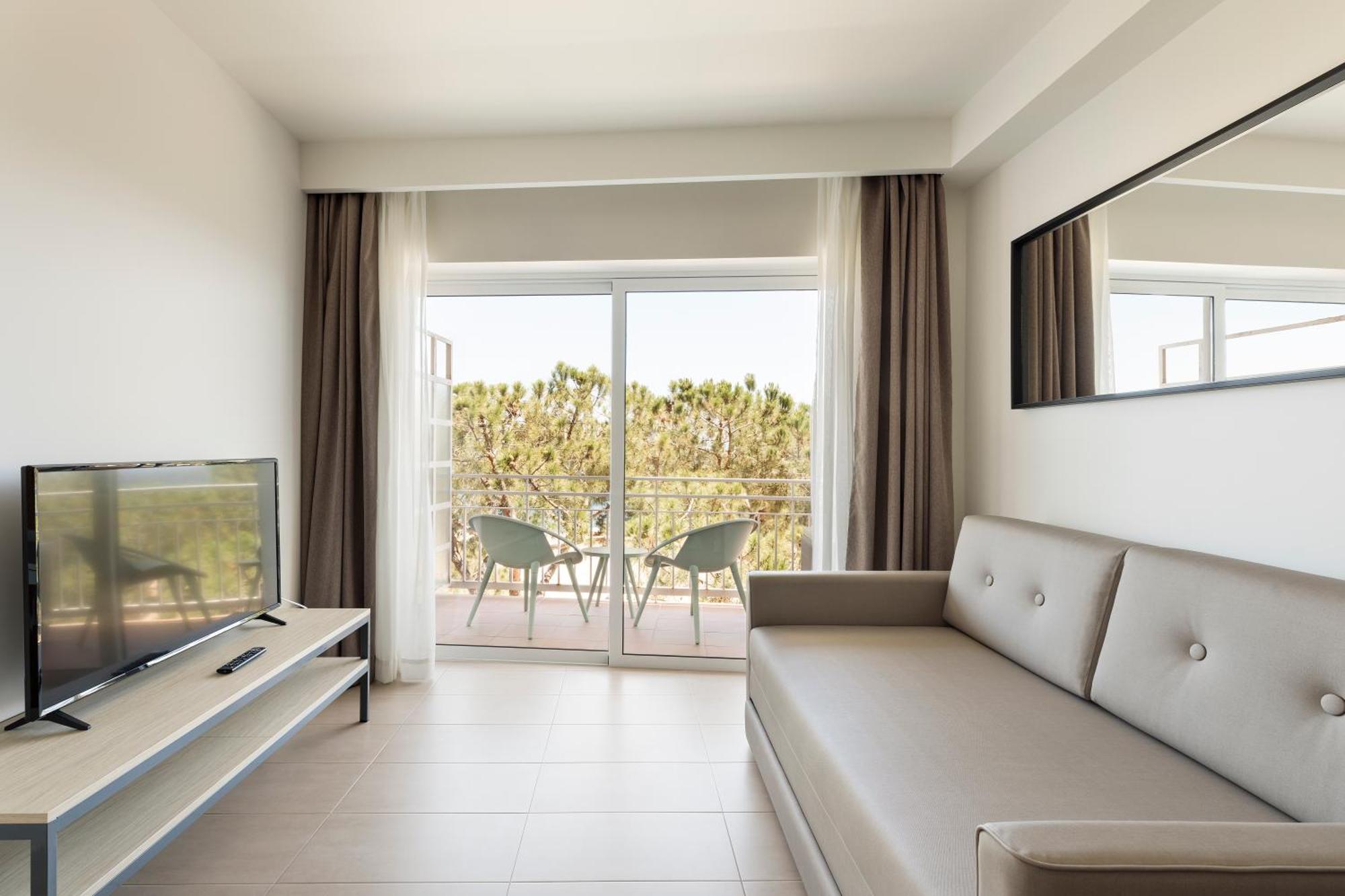 Studio Apartment Sea View,1595417553:JPEG