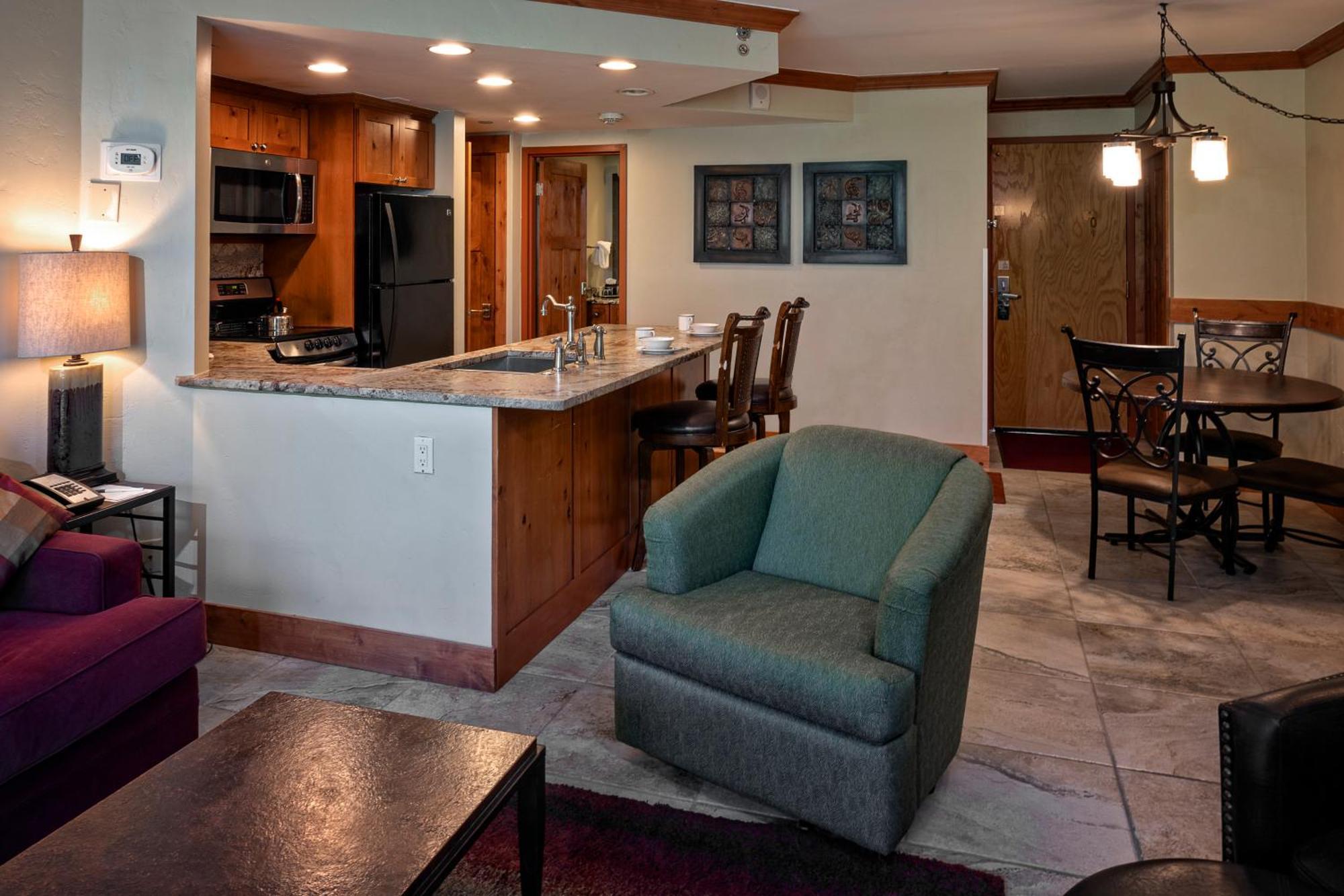 Building Four One-Bedroom Suite