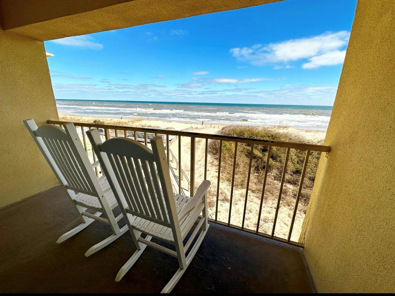 Standard Oceanfront Queen Room with Balcony