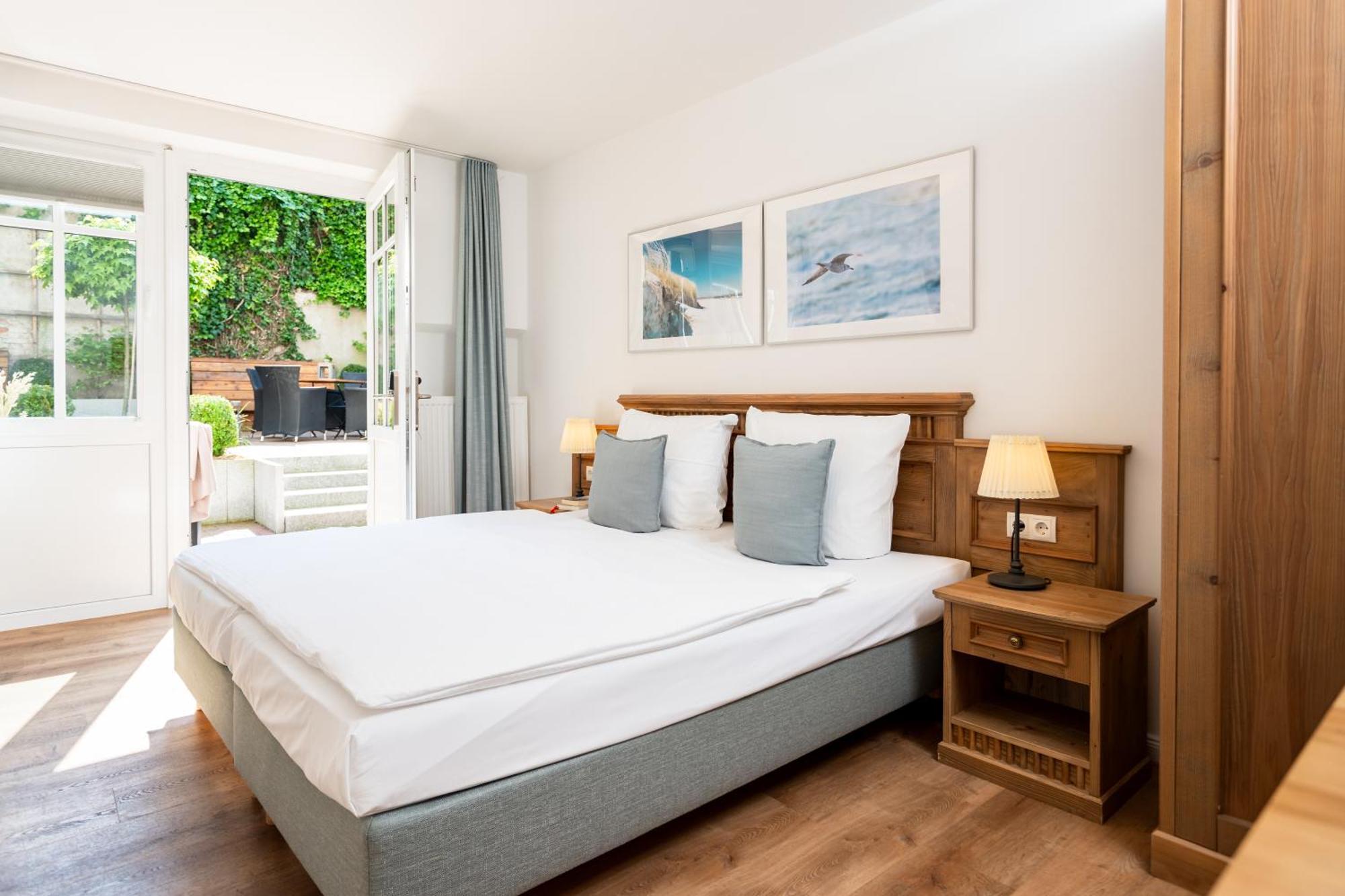 Classic 1-Room Apartment