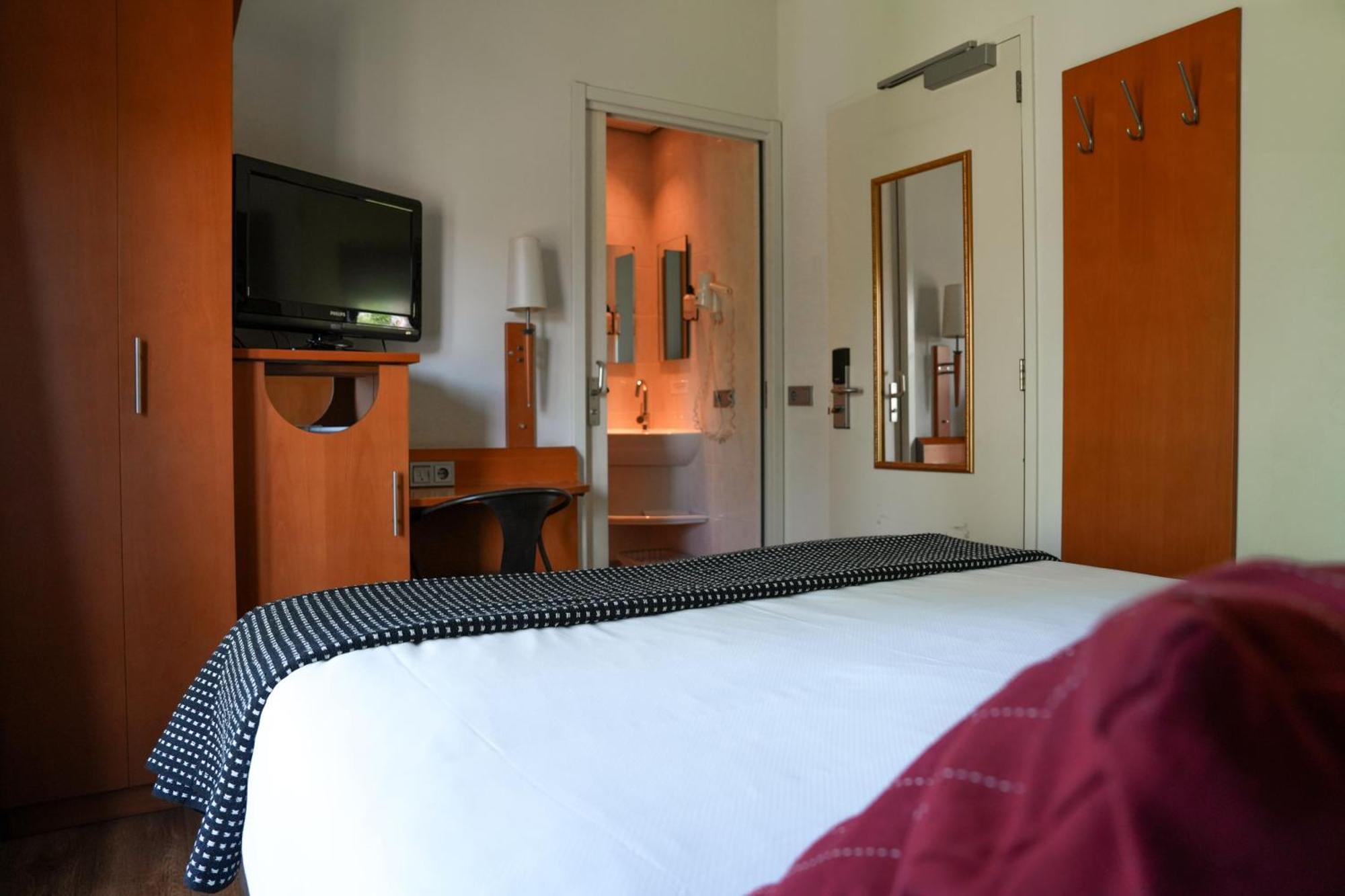 Double Room Bath,1596010711:JPEG