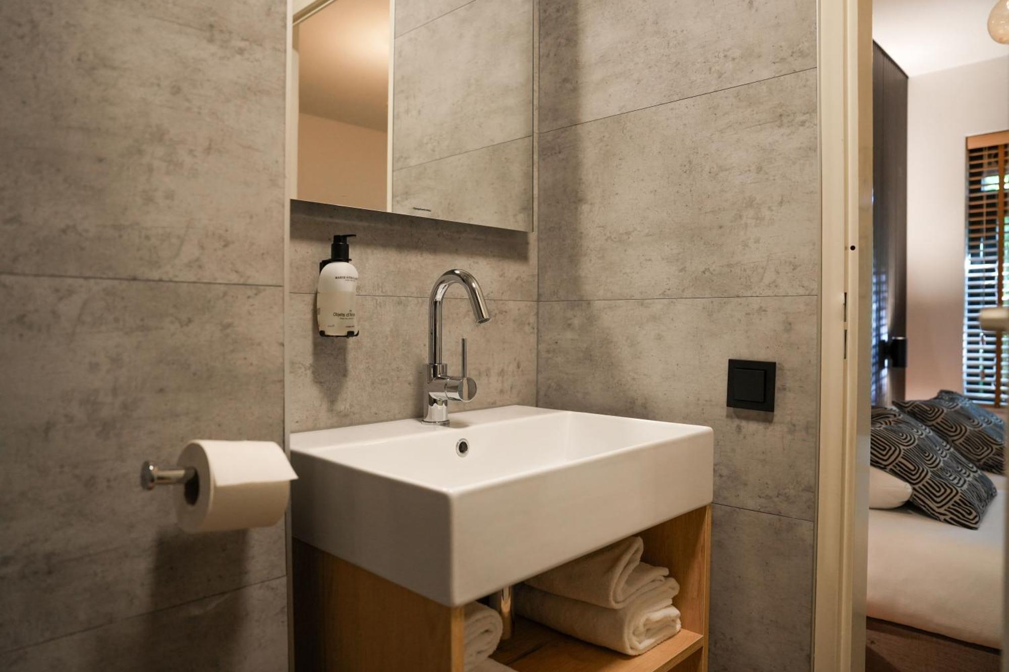 Standard Twin Room,1596010800:JPEG