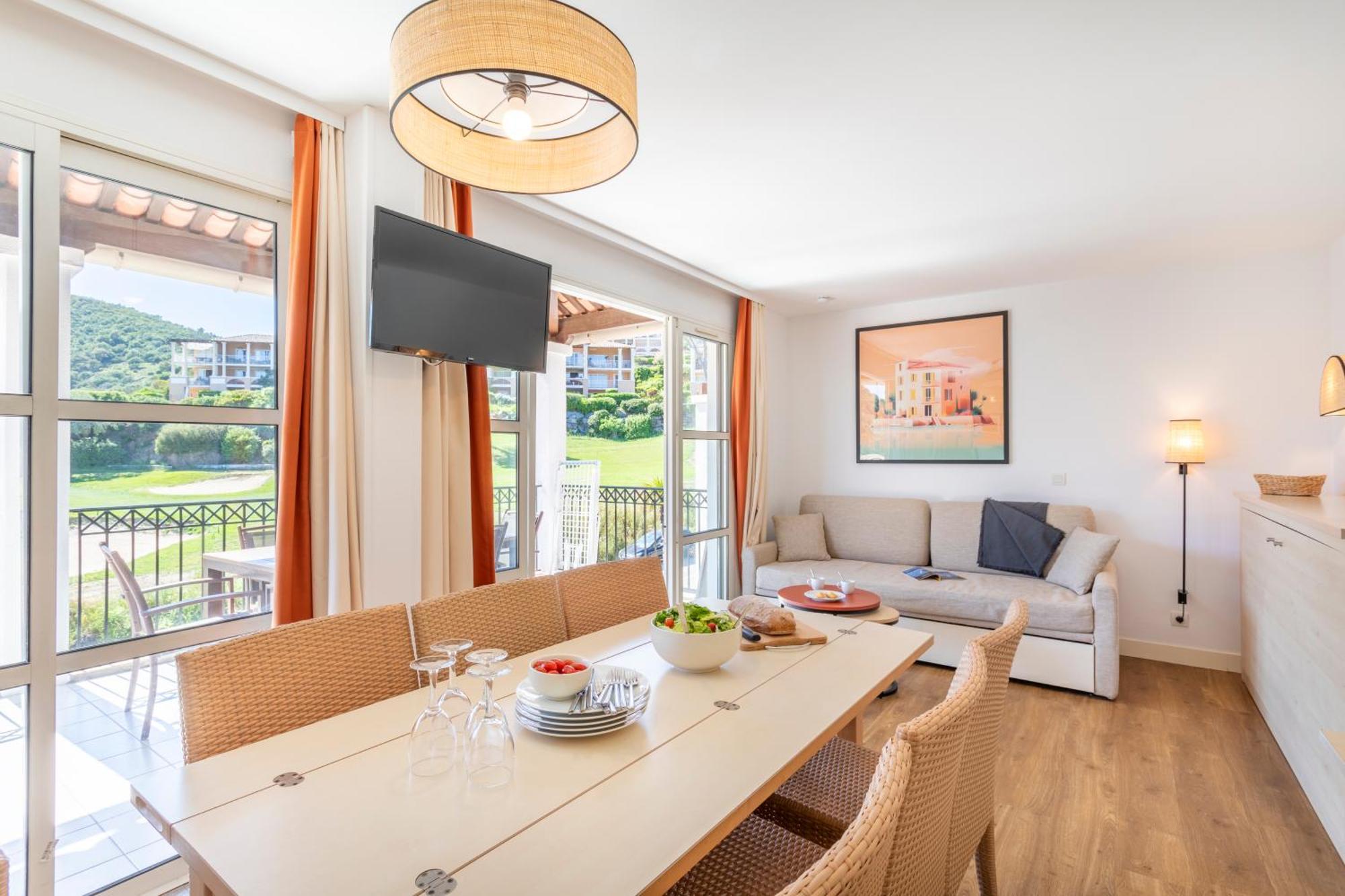 Superior One-Bedroom Apartment with Sleeping Alcove, Air Conditioning and Terrace (6 People),1596013817:JPEG