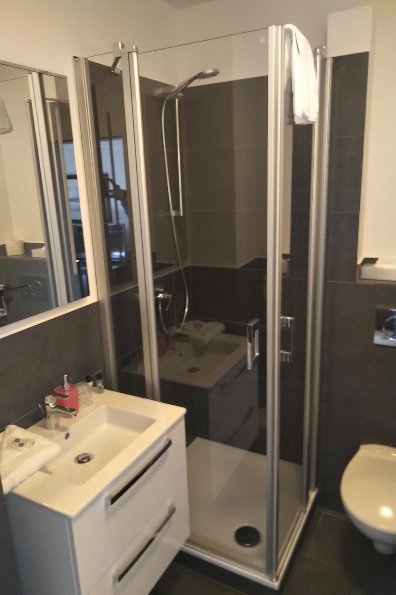Standard Single Room,1596017981:JPEG
