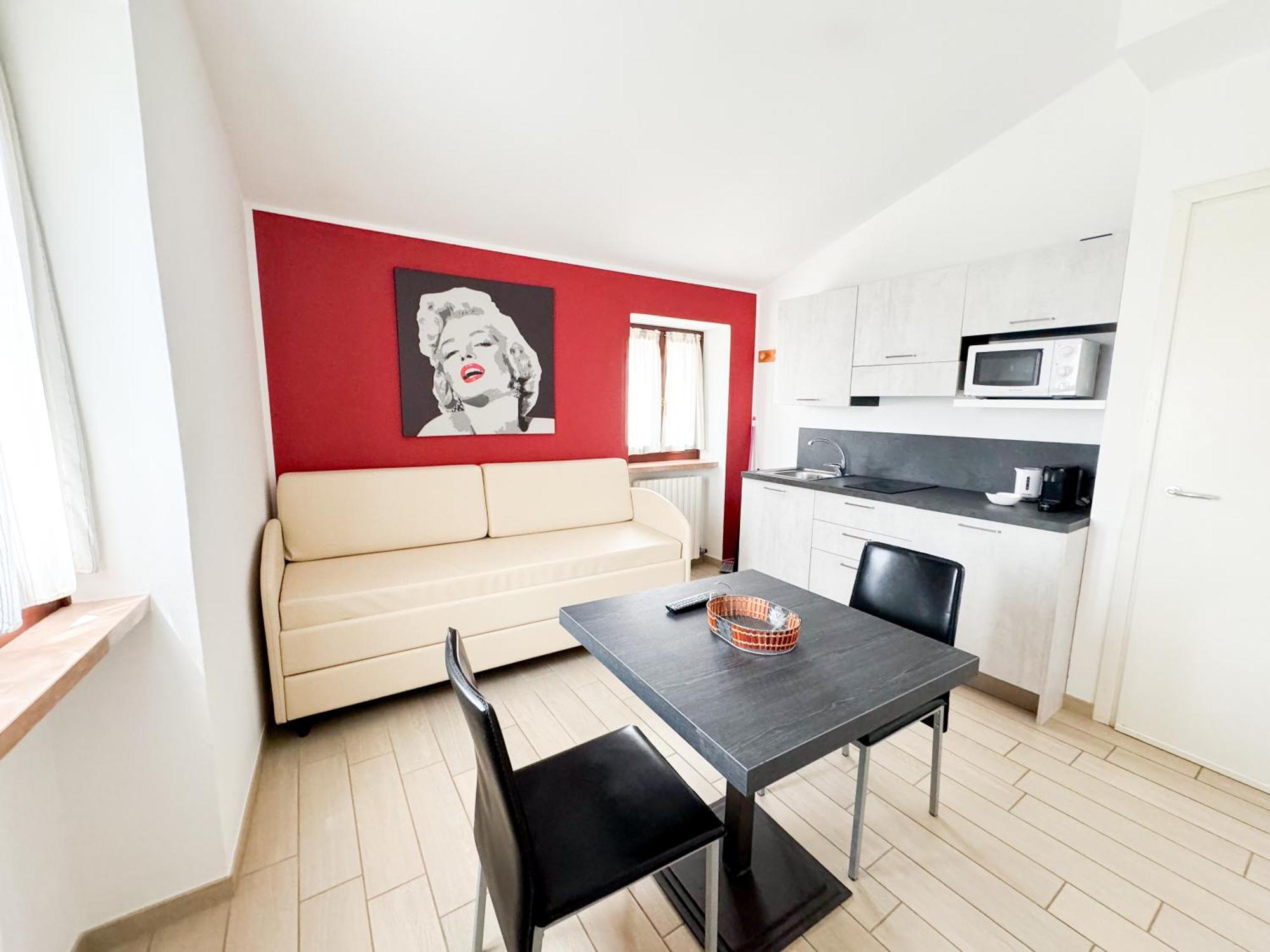 One-Bedroom Apartment Lake View,1596040528:JPEG