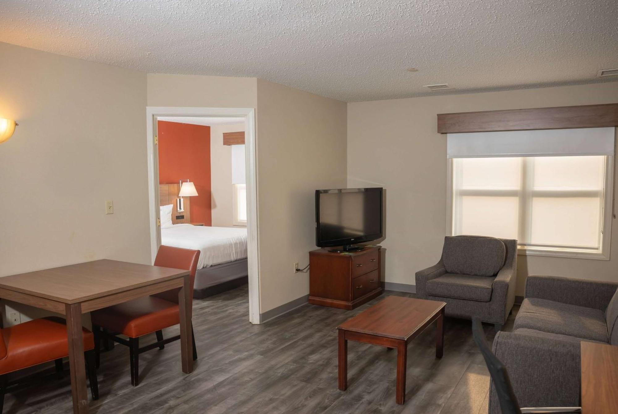 One-Bedroom Queen Suite Non-Smoking