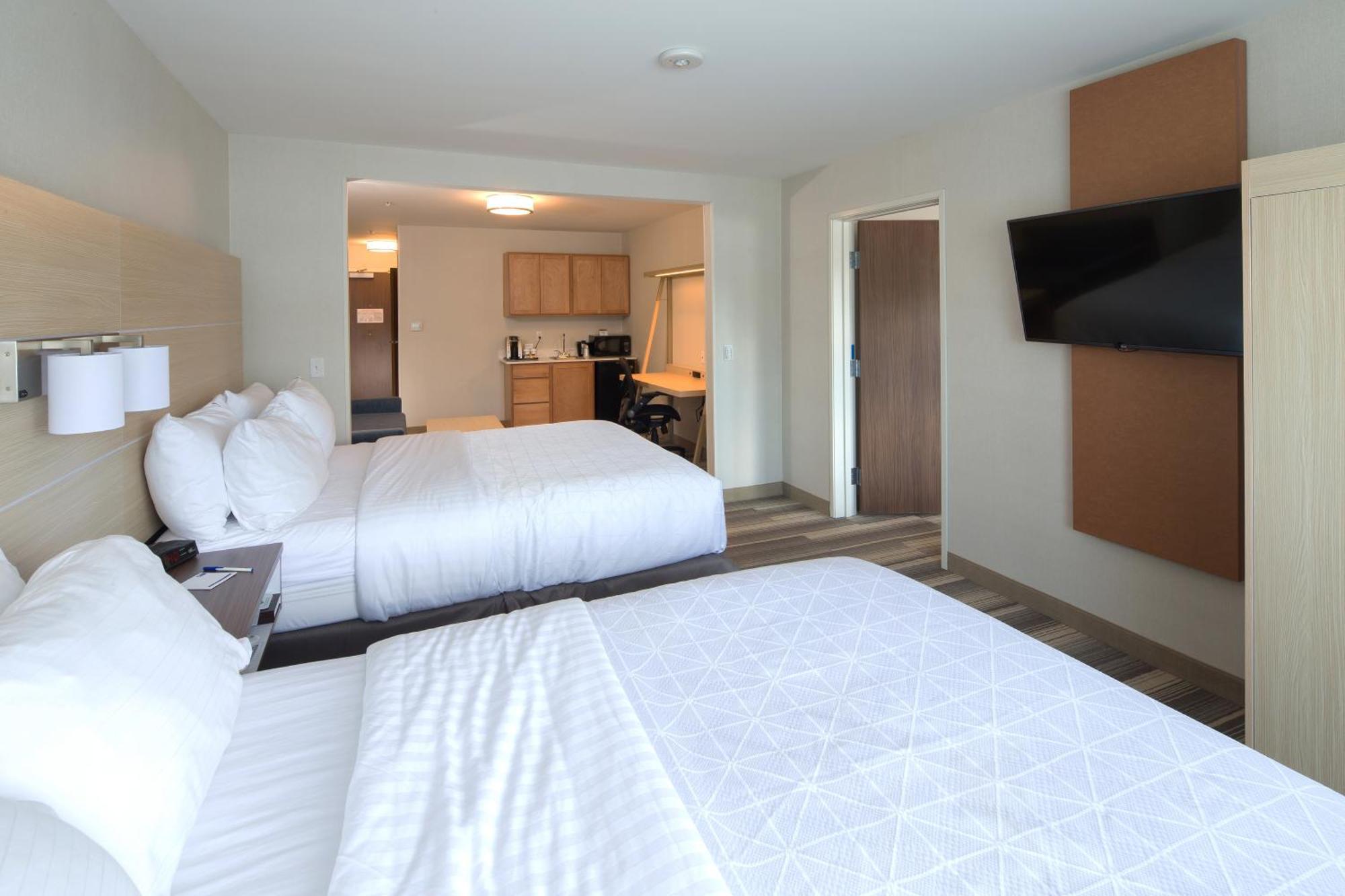 Standard Queen Room Two Queen Beds