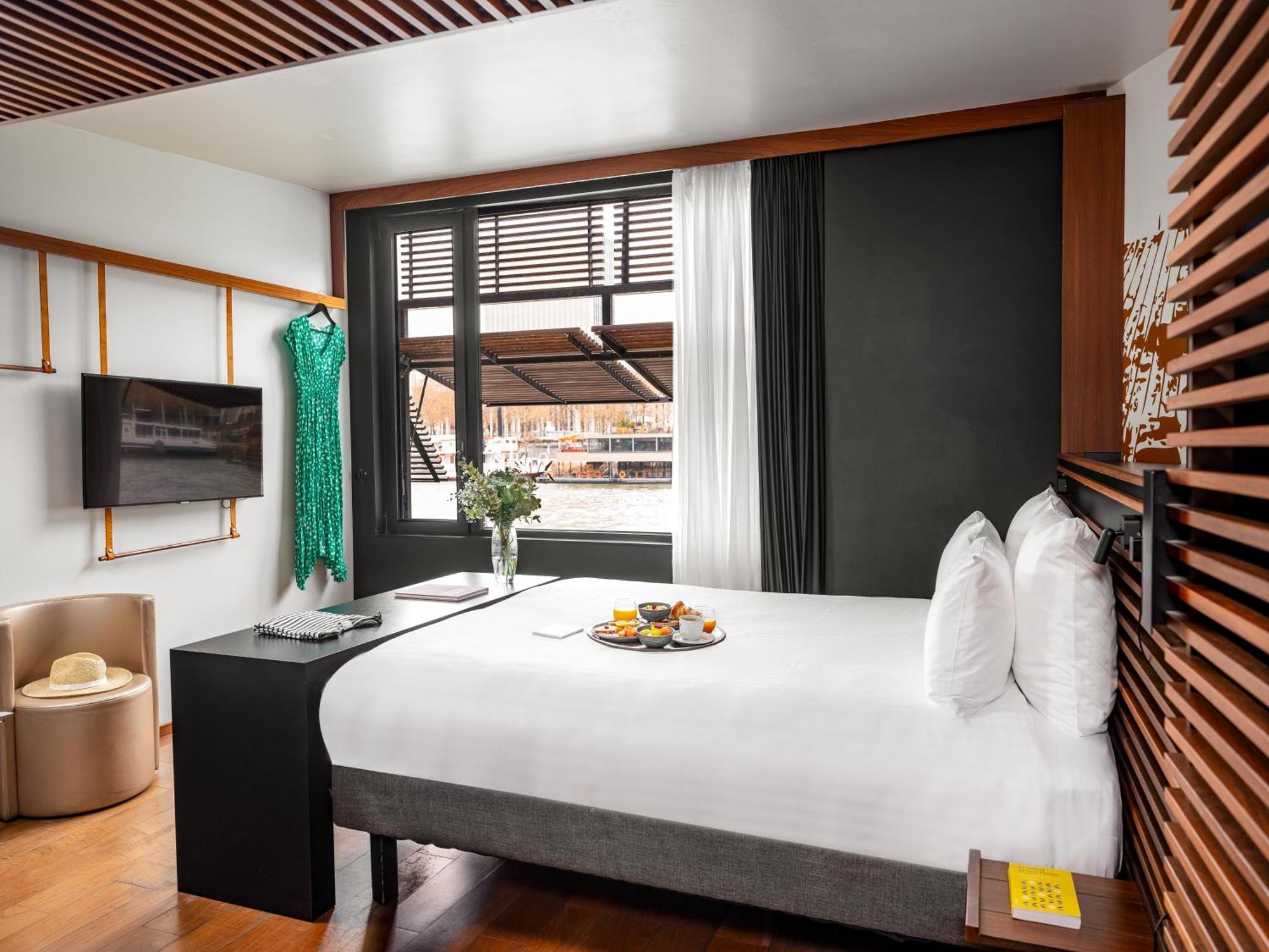 Horizon Suite Seine River View