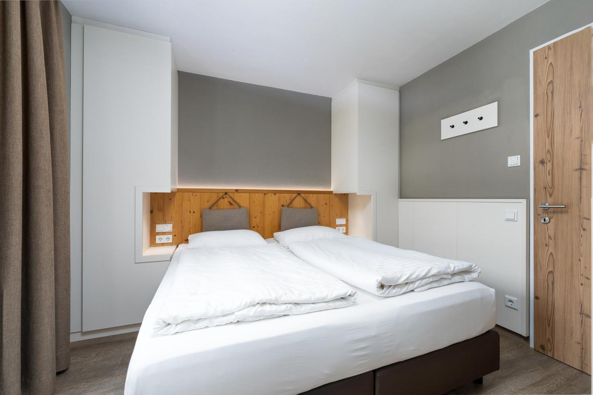 One-Bedroom Suite Mountain View