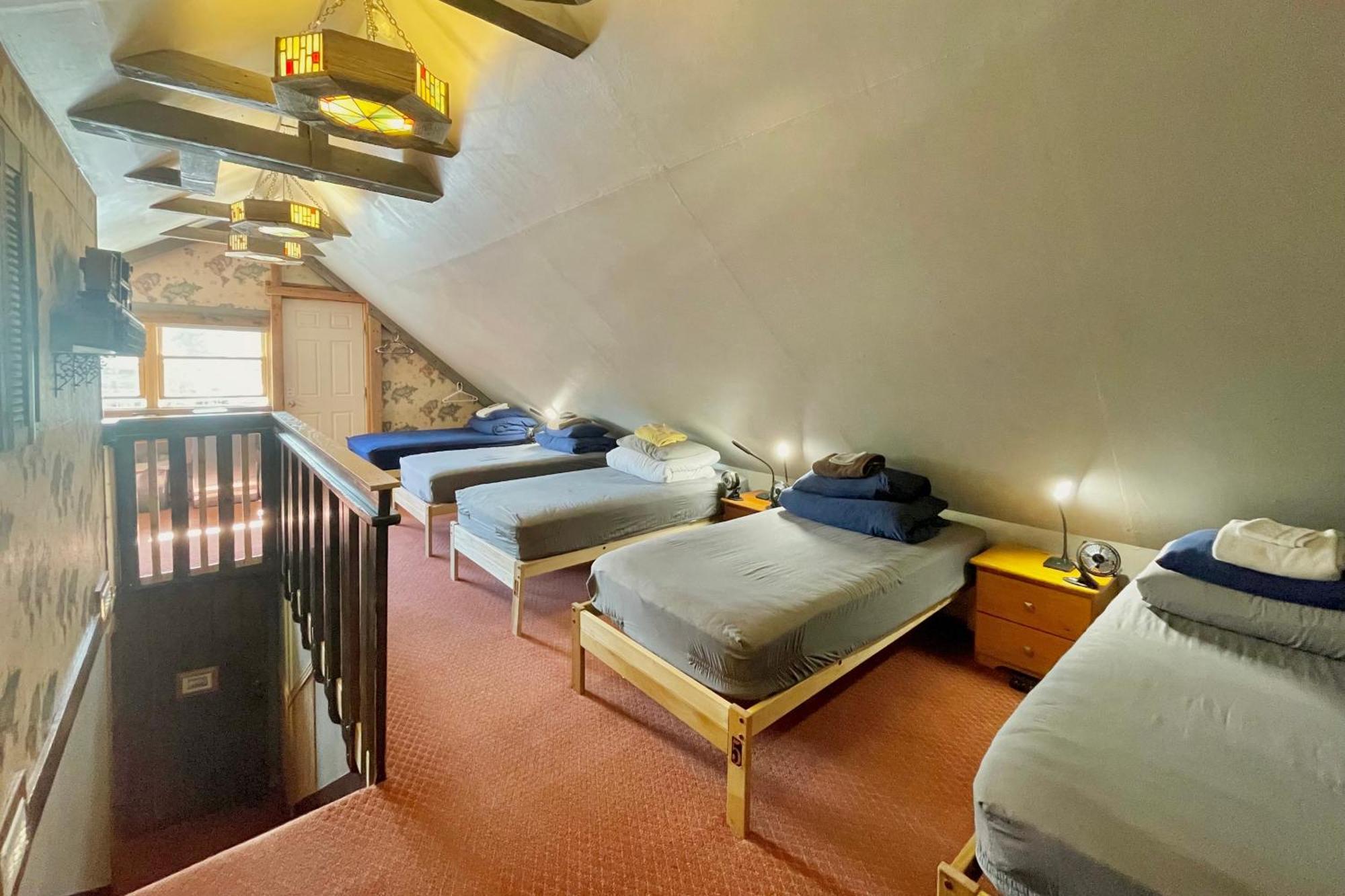 Bed 8-Bed Mixed Dormitory Room
