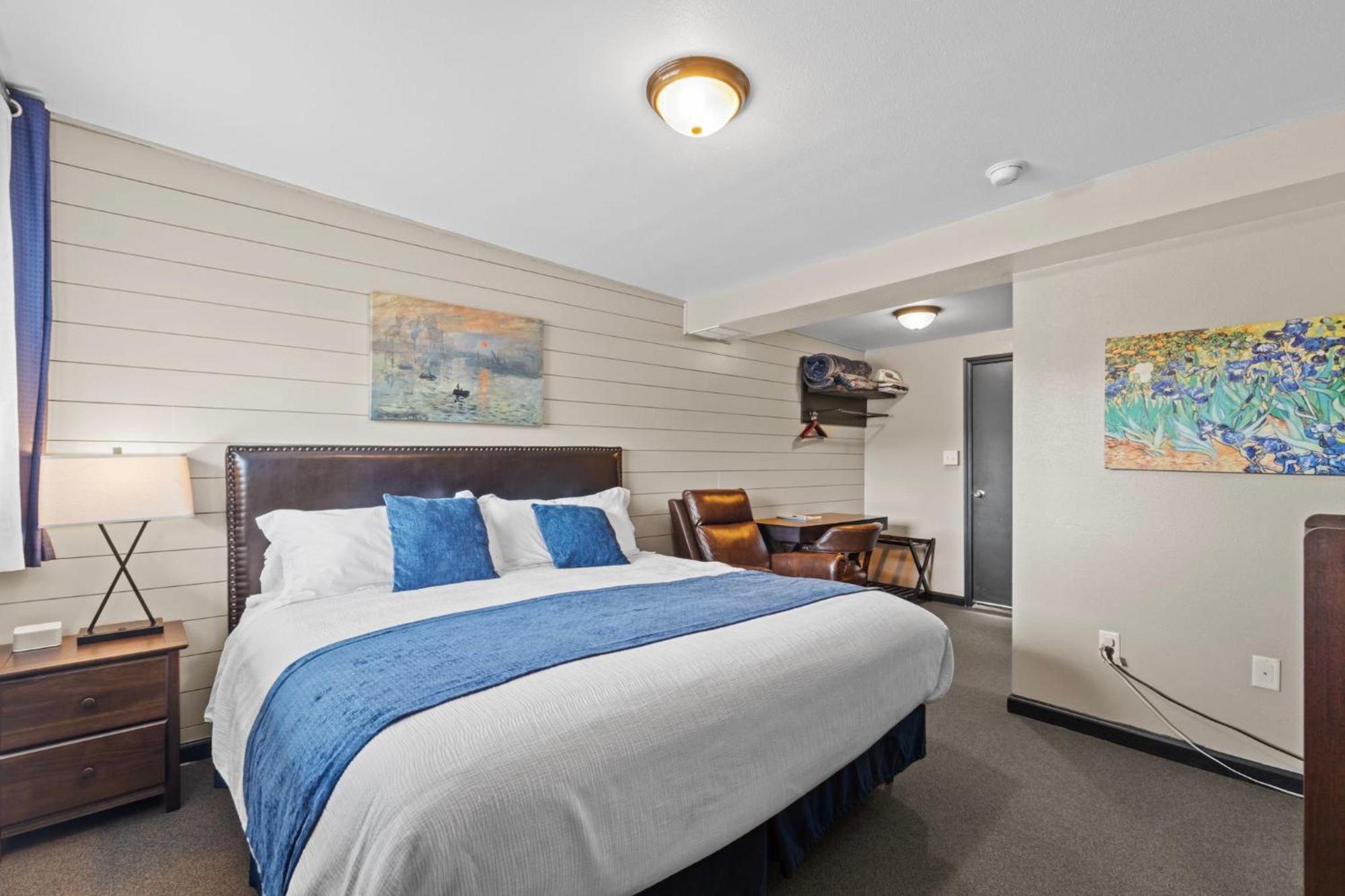 Deluxe King Suite