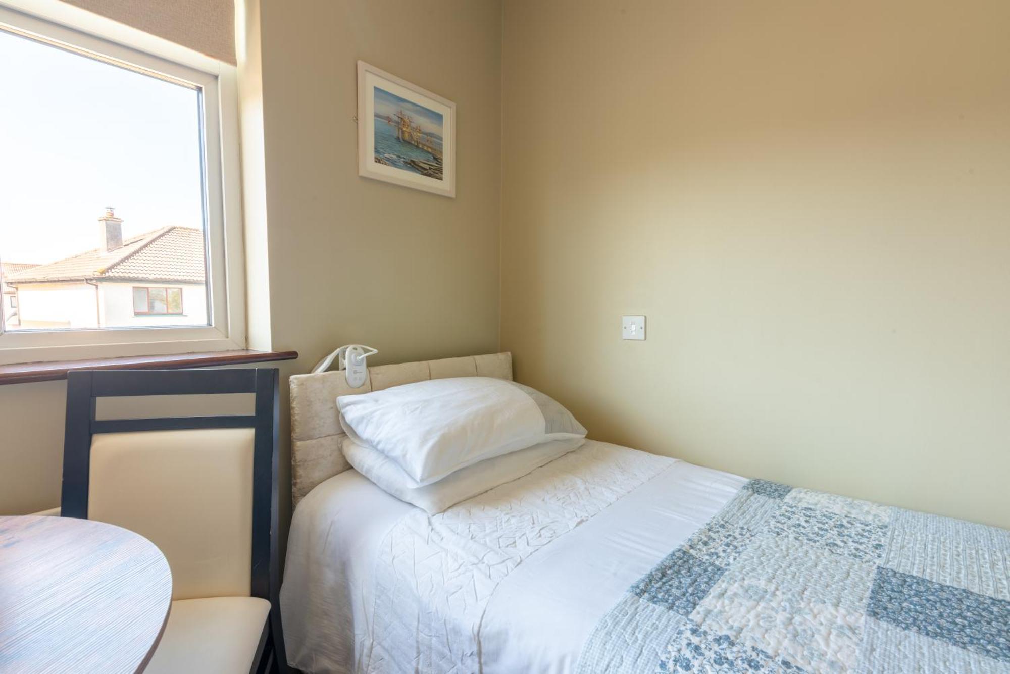 Double or Twin Room Private Bathroom