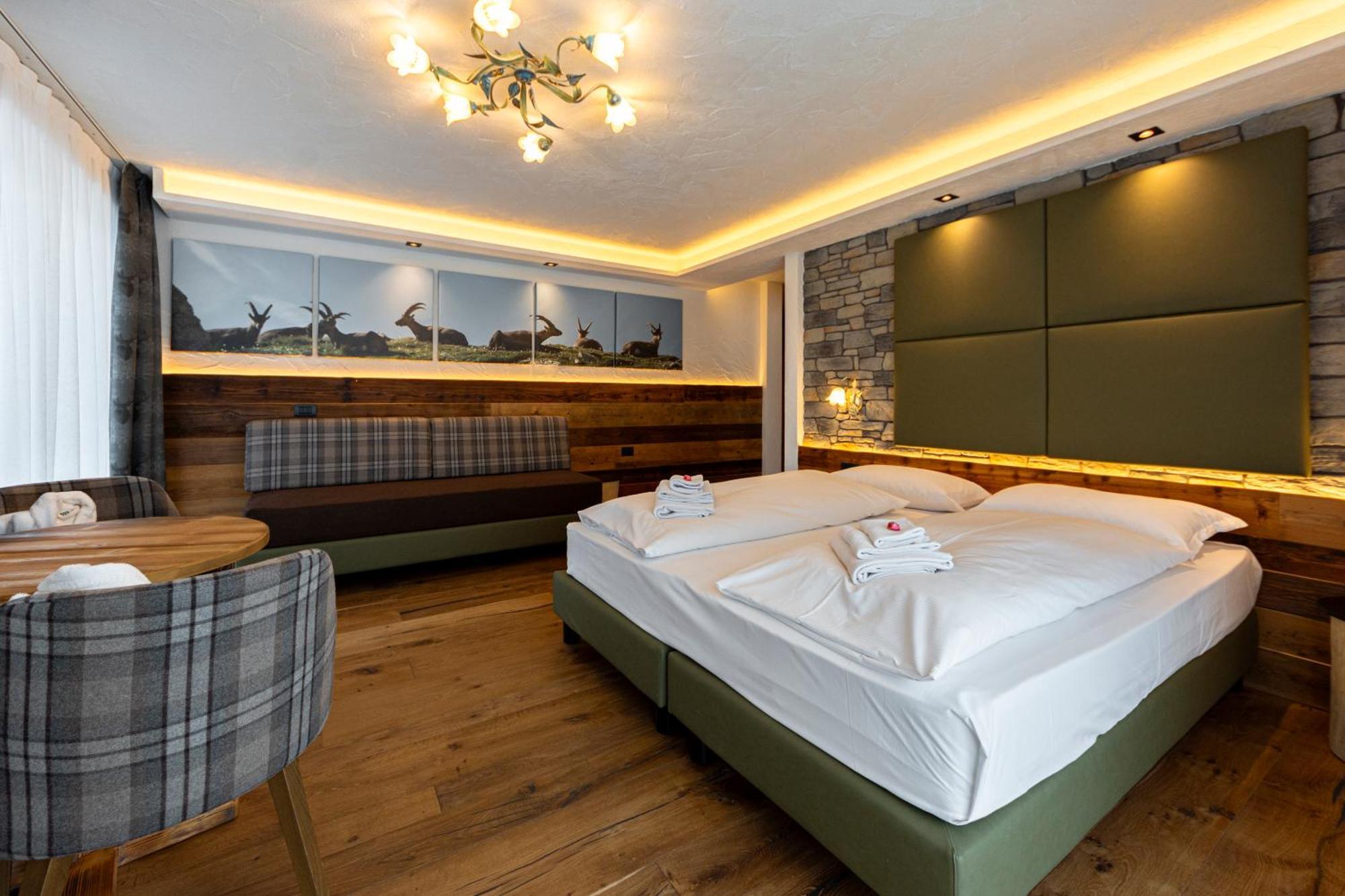 Junior Suite,1596874726:JPEG