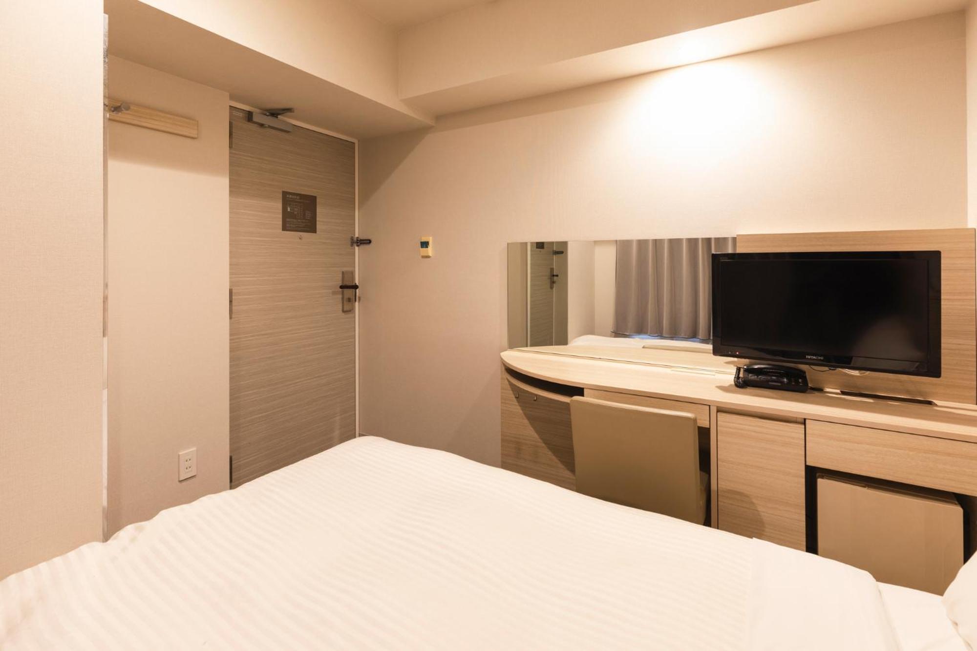 Economy Double Room Small Double Bed Shower Booth Smoking