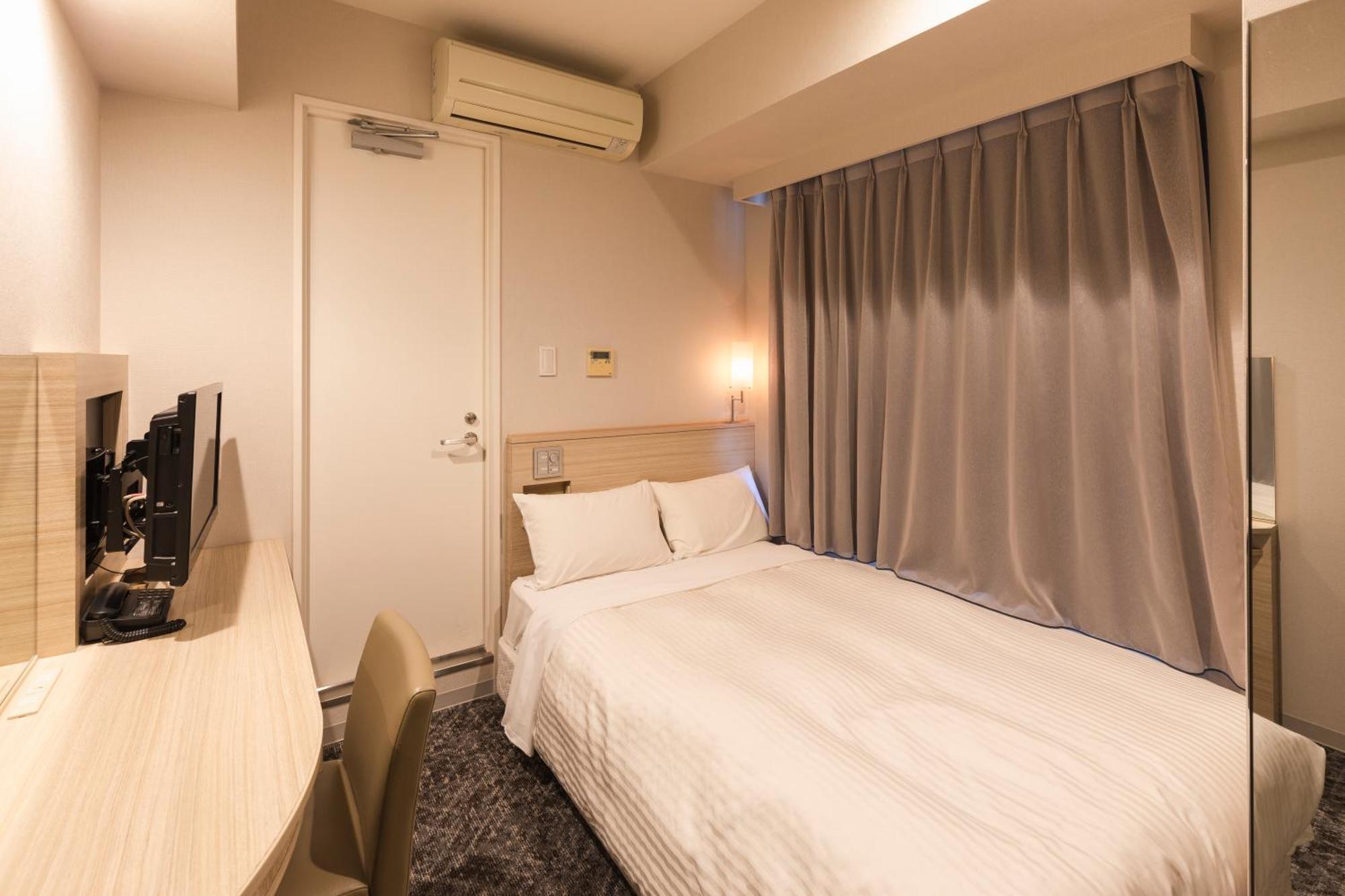 Economy Double Room Small Double Bed Shower Booth Smoking