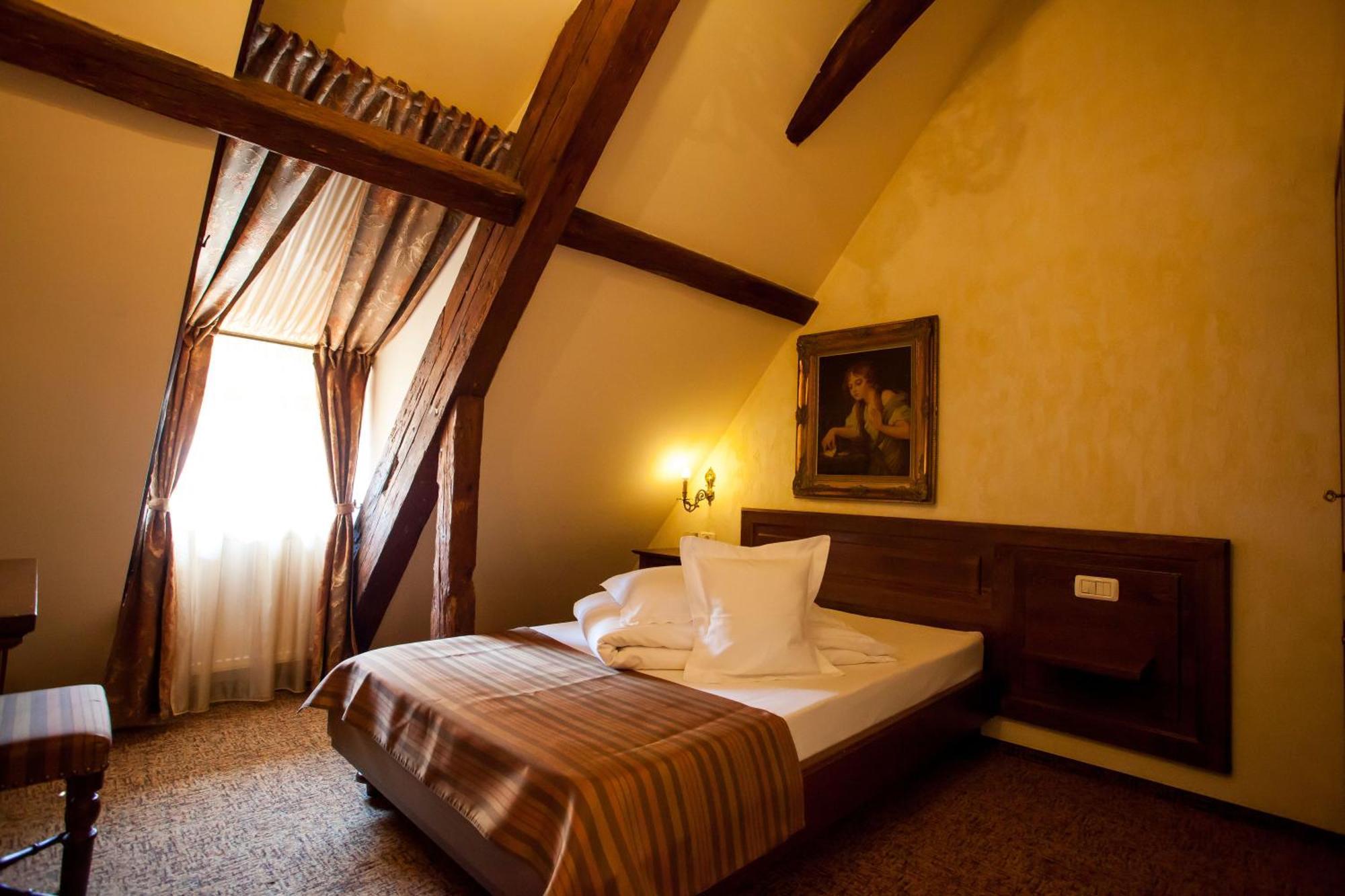 Single Room,1596876014:JPEG