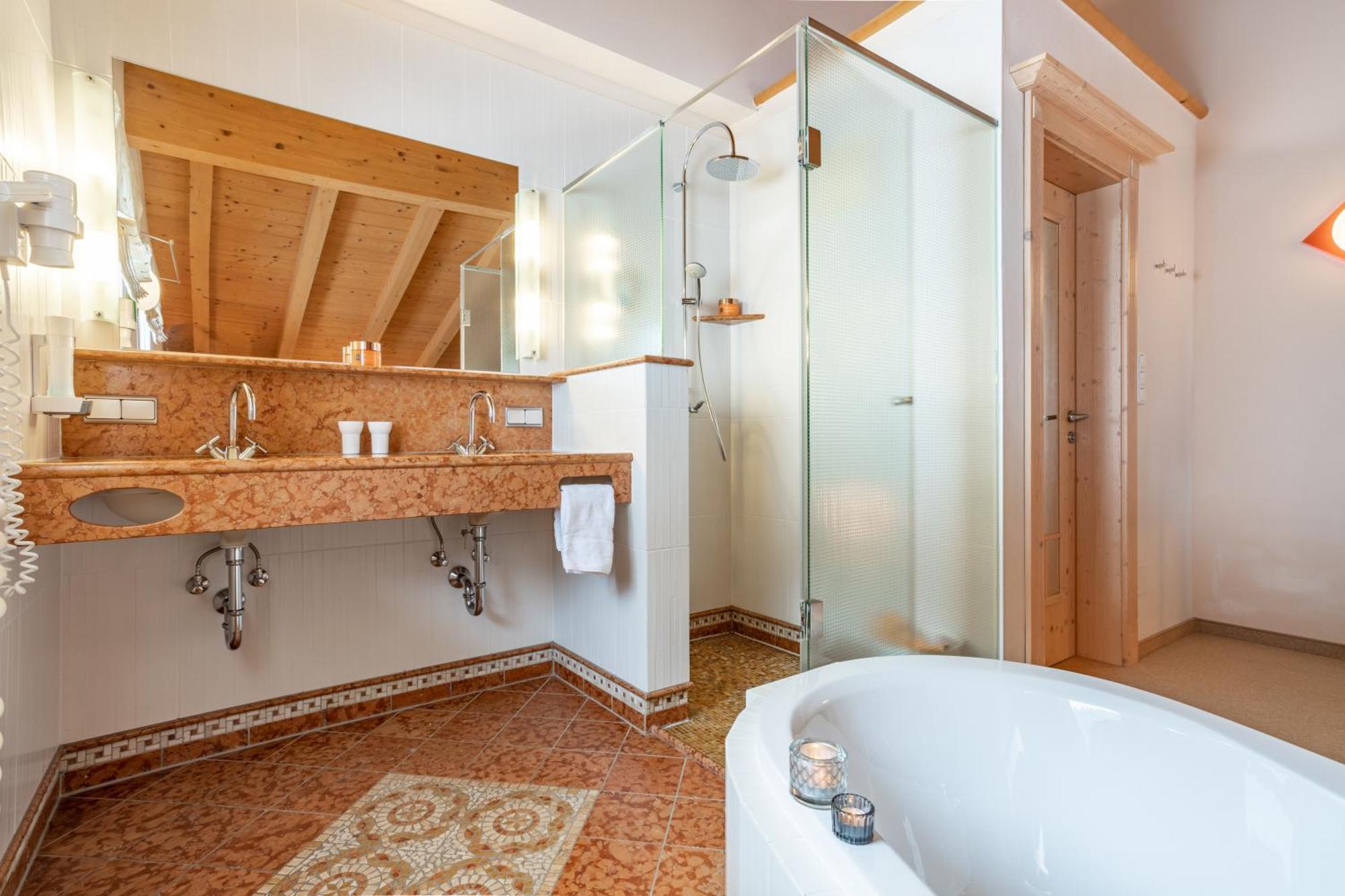 Family Suite,1596883142:JPEG