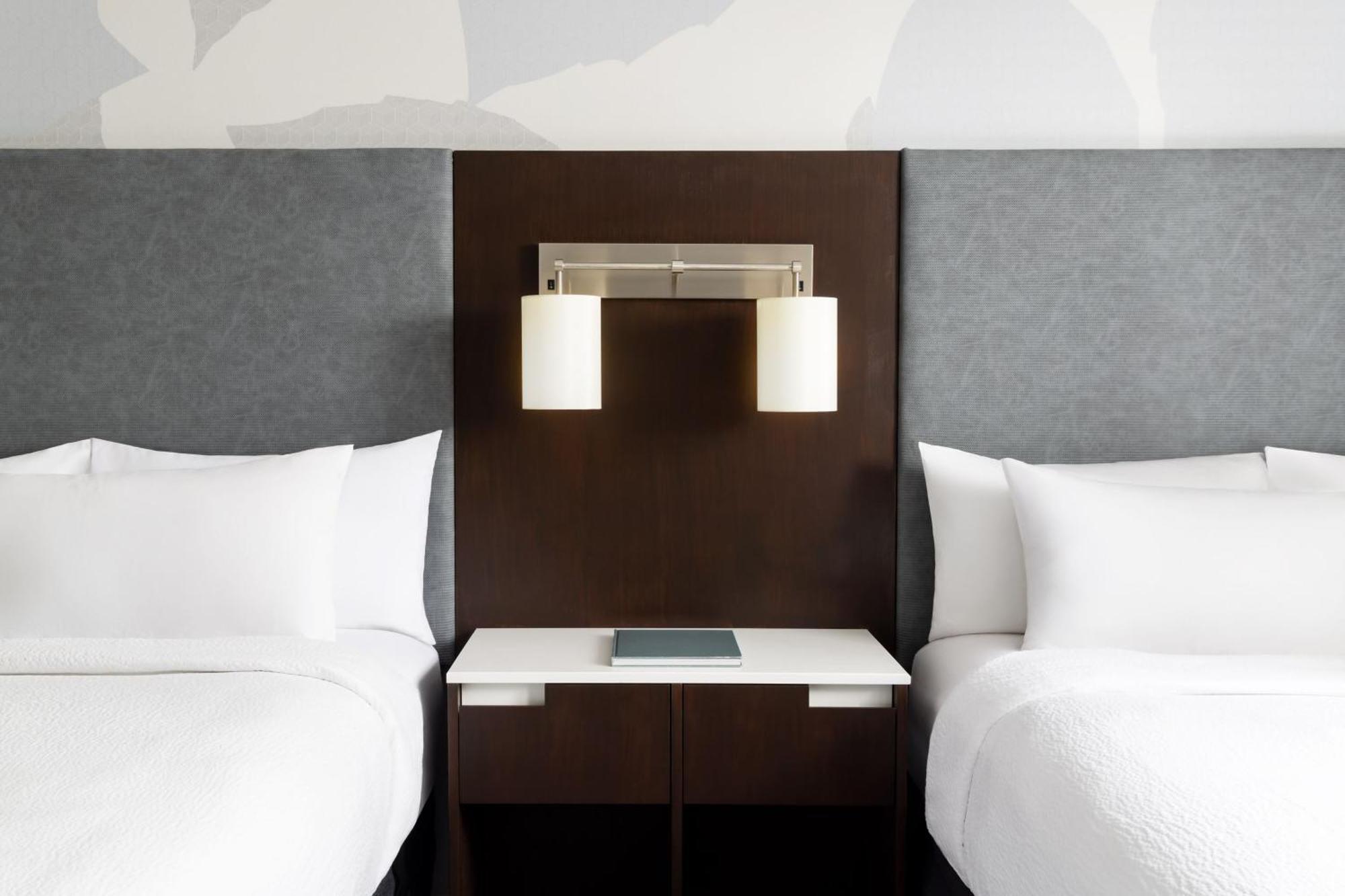 Studio Two Queen Beds