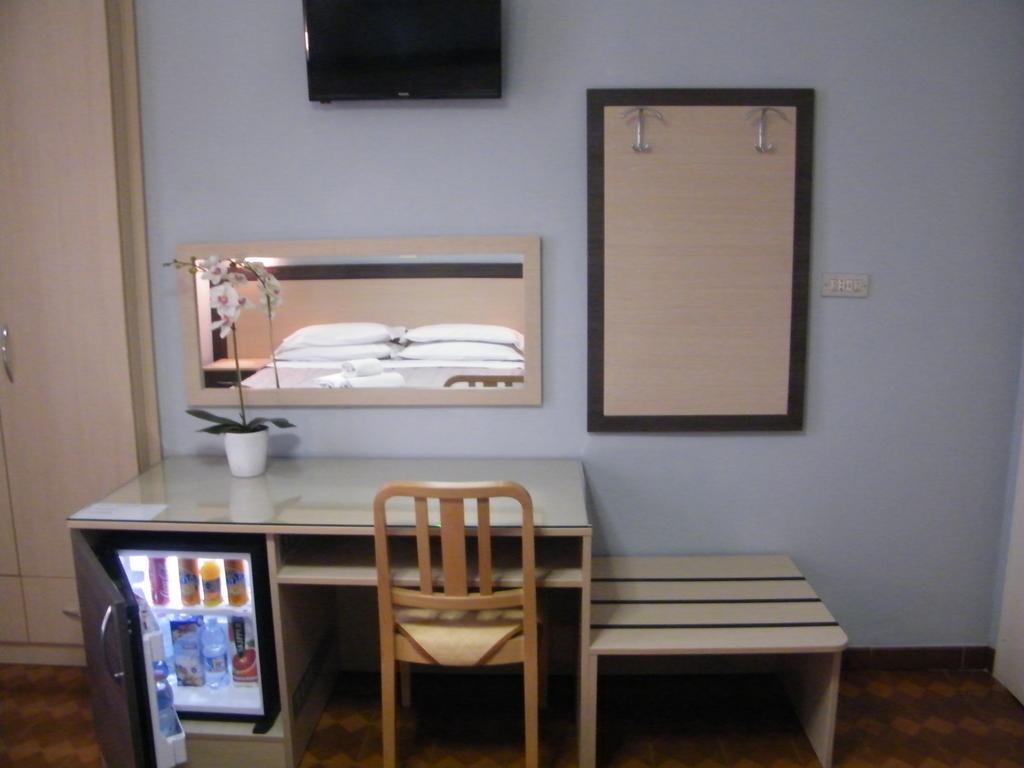 Single Room Private Bathroom,986407327:JPEG