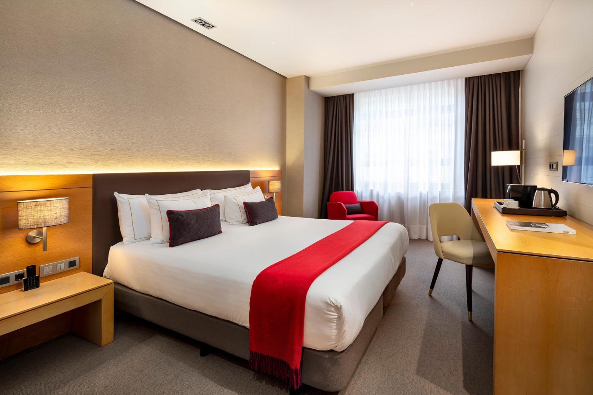 Superior Double or Twin Room with City View,1597544322:JPEG