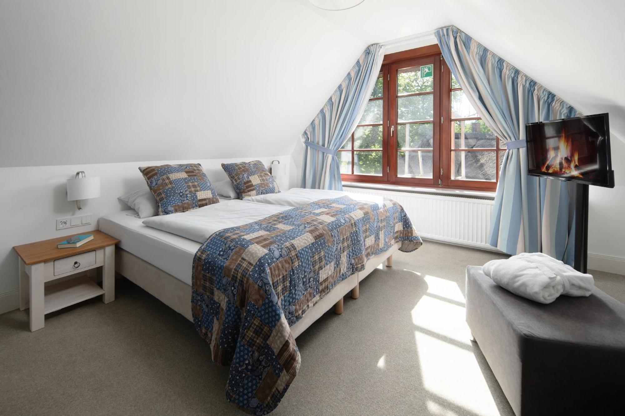 Classic Double Room,1589409733:JPEG
